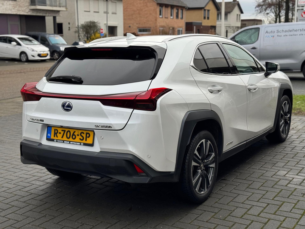 Lexus UX 250h Preference Line | 18 inch, Stoel + Stuurverwarming, Apple CarPlay/Android Auto, Keyless, Privacy Glass 50312455-3.jpg | Autobedrijf Gielen