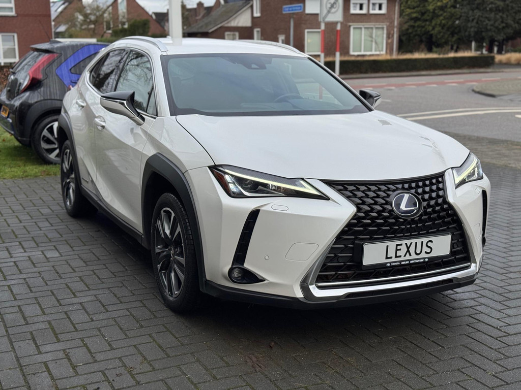 Lexus UX 250h Preference Line | 18 inch, Stoel + Stuurverwarming, Apple CarPlay/Android Auto, Keyless, Privacy Glass 50312455-4.jpg | Autobedrijf Gielen