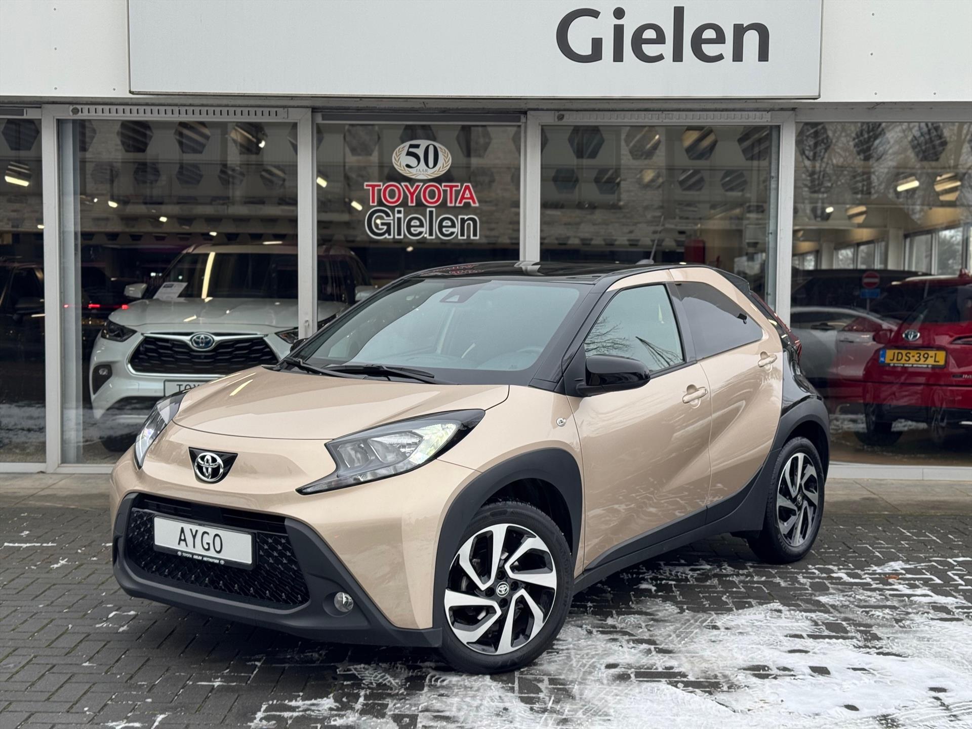 Toyota Aygo X 1.0 VVT-i Automaat Pulse | Stoelverwarming, Airconditioning, Apple CarPlay/Android Auto, Bi-Tone, 17 inch Lichtmetalen velgen 50353430-0.jpg | Autobedrijf Gielen