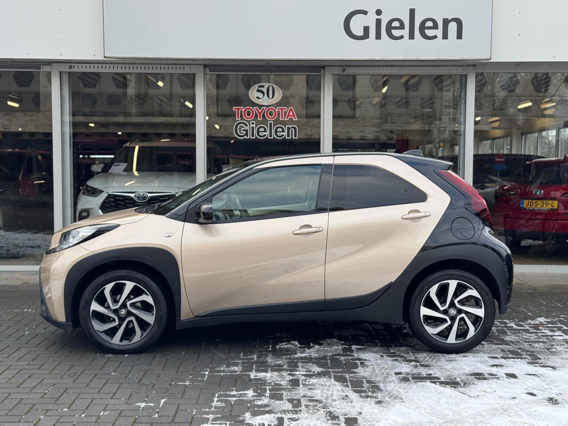 Toyota Aygo X 1.0 VVT-i Automaat Pulse | Stoelverwarming, Airconditioning, Apple CarPlay/Android Auto, Bi-Tone, 17 inch Lichtmetalen velgen 50353430-2.jpg | Autobedrijf Gielen