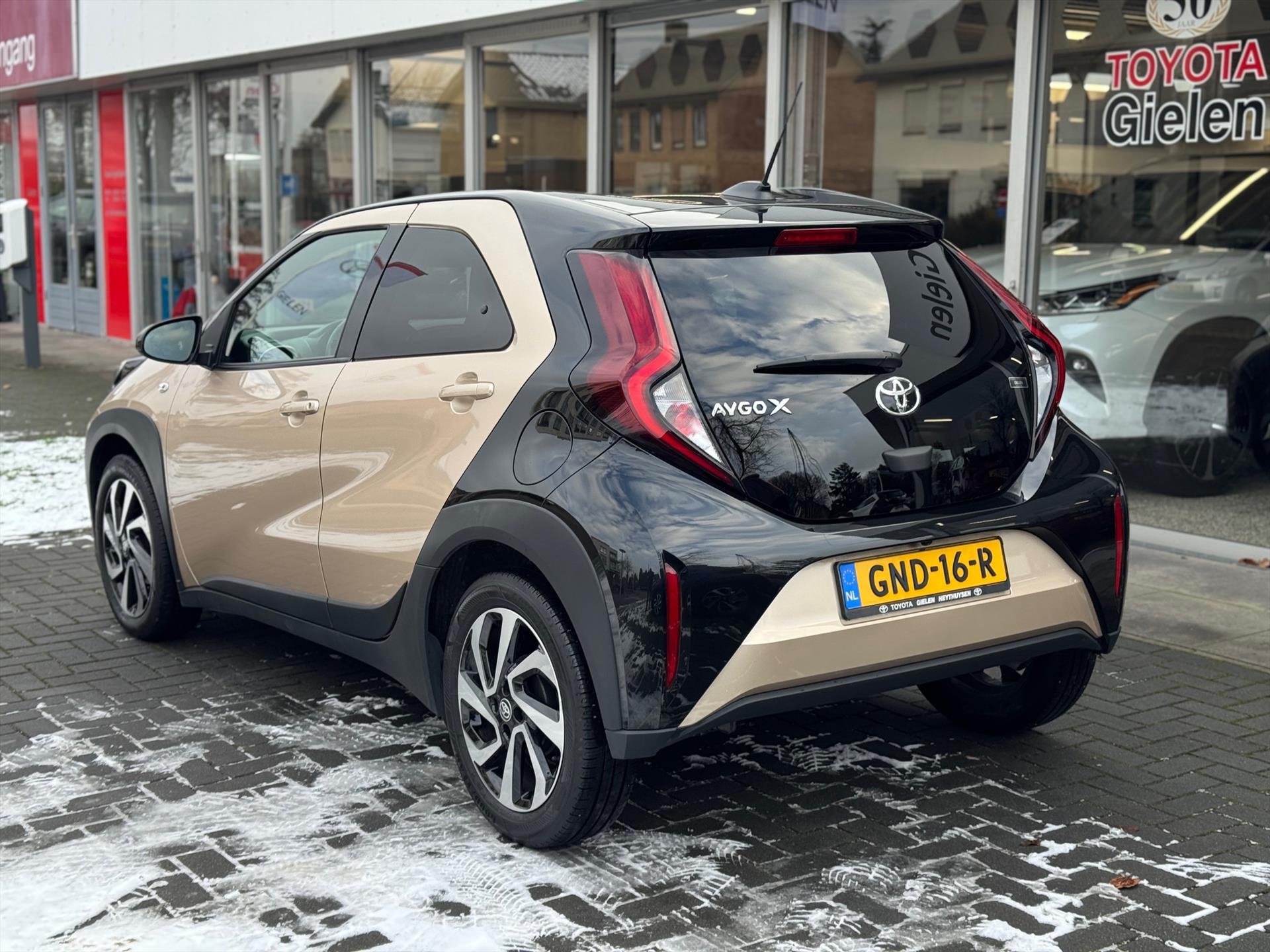 Toyota Aygo X 1.0 VVT-i Automaat Pulse | Stoelverwarming, Airconditioning, Apple CarPlay/Android Auto, Bi-Tone, 17 inch Lichtmetalen velgen 50353430-3.jpg | Autobedrijf Gielen