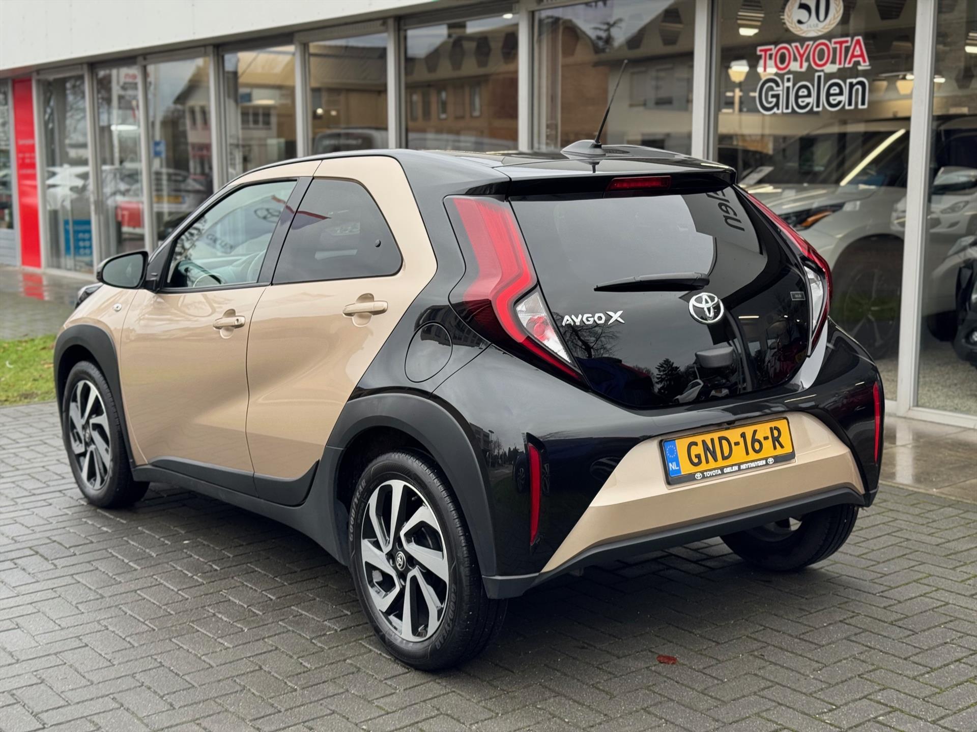 Toyota Aygo X 1.0 VVT-i Automaat Pulse | Stoelverwarming, Airconditioning, Apple CarPlay/Android Auto, Bi-Tone, 17 inch Lichtmetalen velgen 50353430-3.jpg | Autobedrijf Gielen