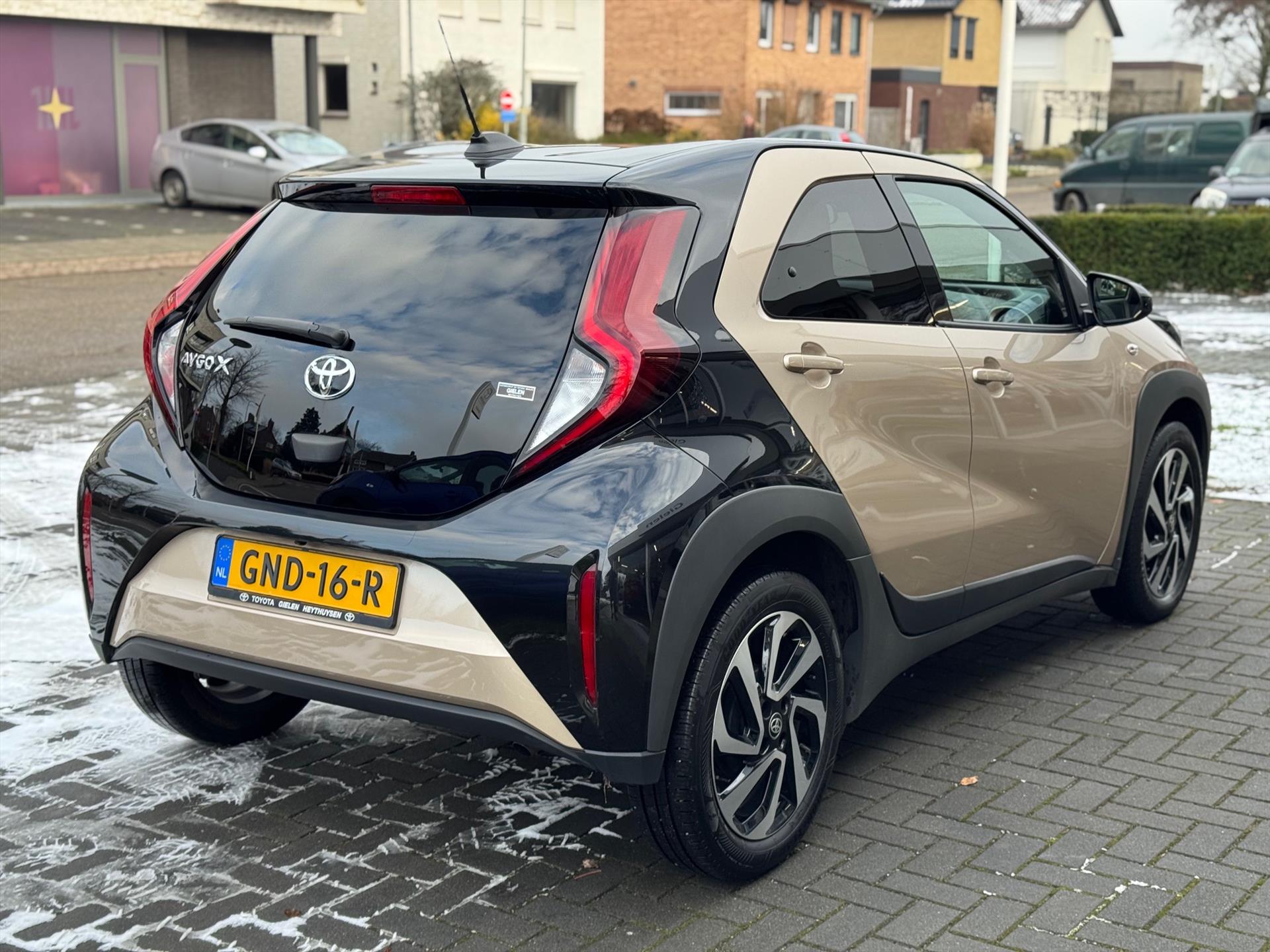 Toyota Aygo X 1.0 VVT-i Automaat Pulse | Stoelverwarming, Airconditioning, Apple CarPlay/Android Auto, Bi-Tone, 17 inch Lichtmetalen velgen 50353430-4.jpg | Autobedrijf Gielen