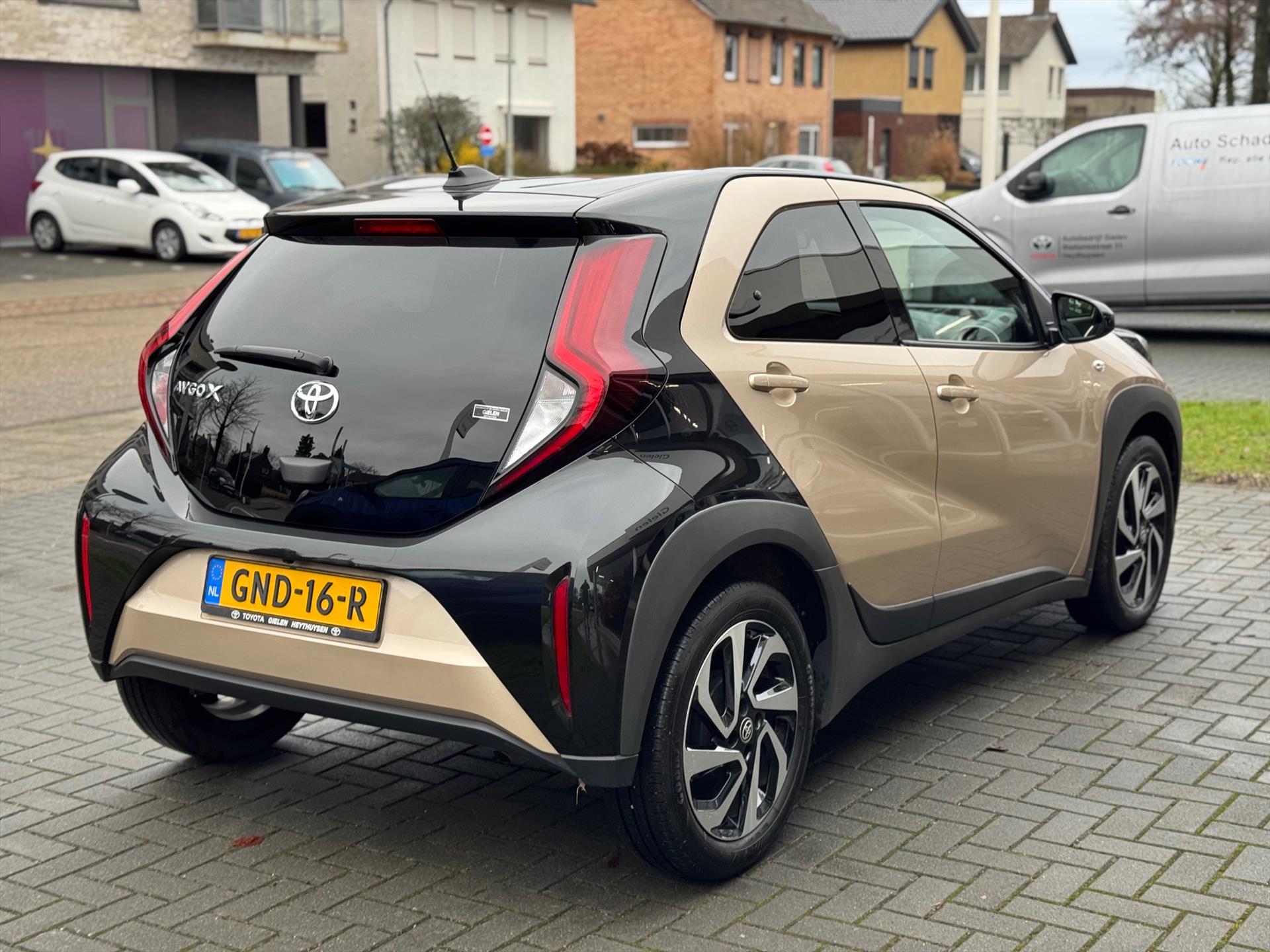 Toyota Aygo X 1.0 VVT-i Automaat Pulse | Stoelverwarming, Airconditioning, Apple CarPlay/Android Auto, Bi-Tone, 17 inch Lichtmetalen velgen 50353430-4.jpg | Autobedrijf Gielen