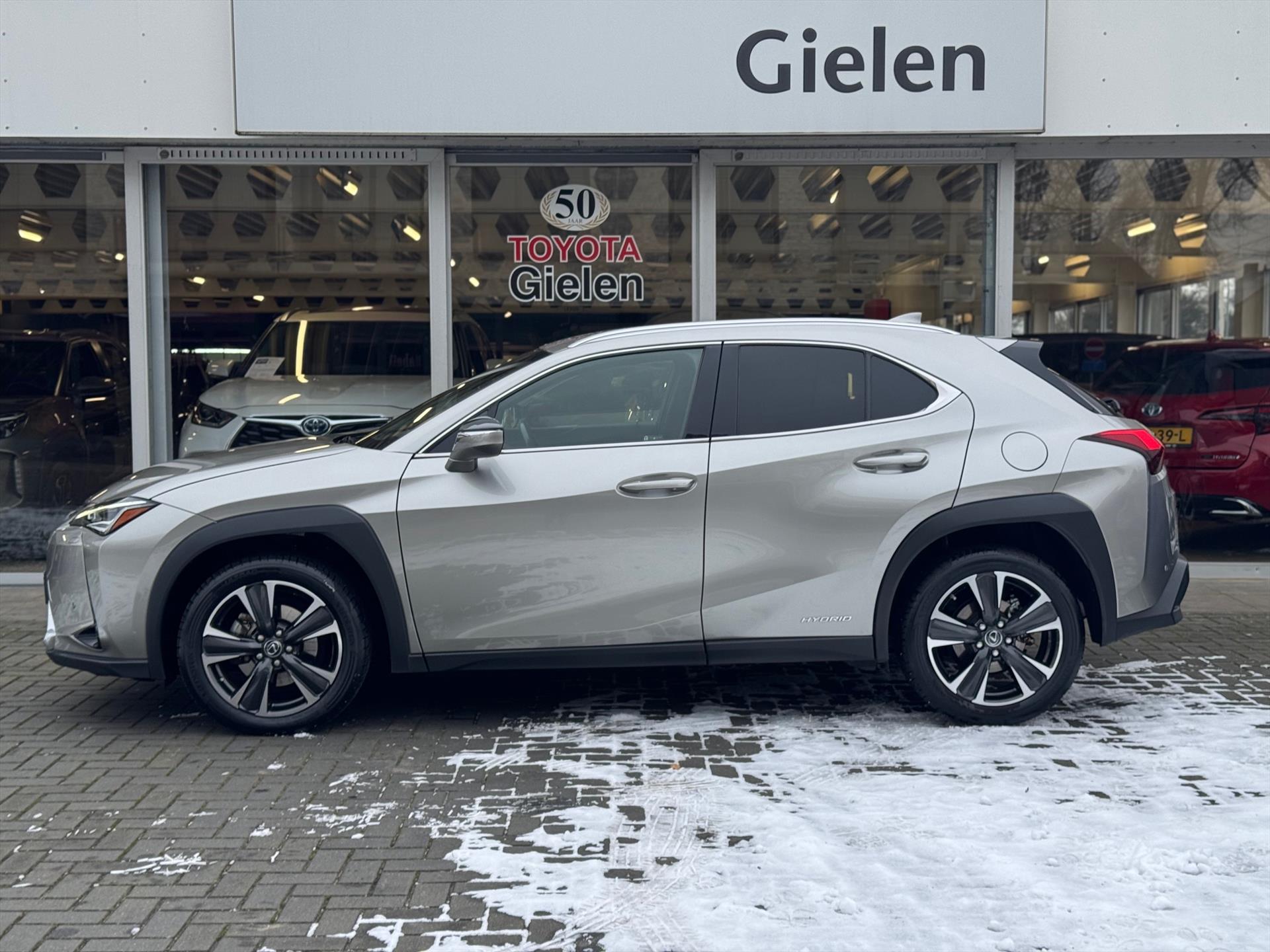 Lexus UX 250h Preference Line | Dodehoekherkenning, 18 inch, Stoel + Stuurverwarming, Parkeersensoren, Apple CarPlay/Android Auto 50356009-1.jpg | Autobedrijf Gielen