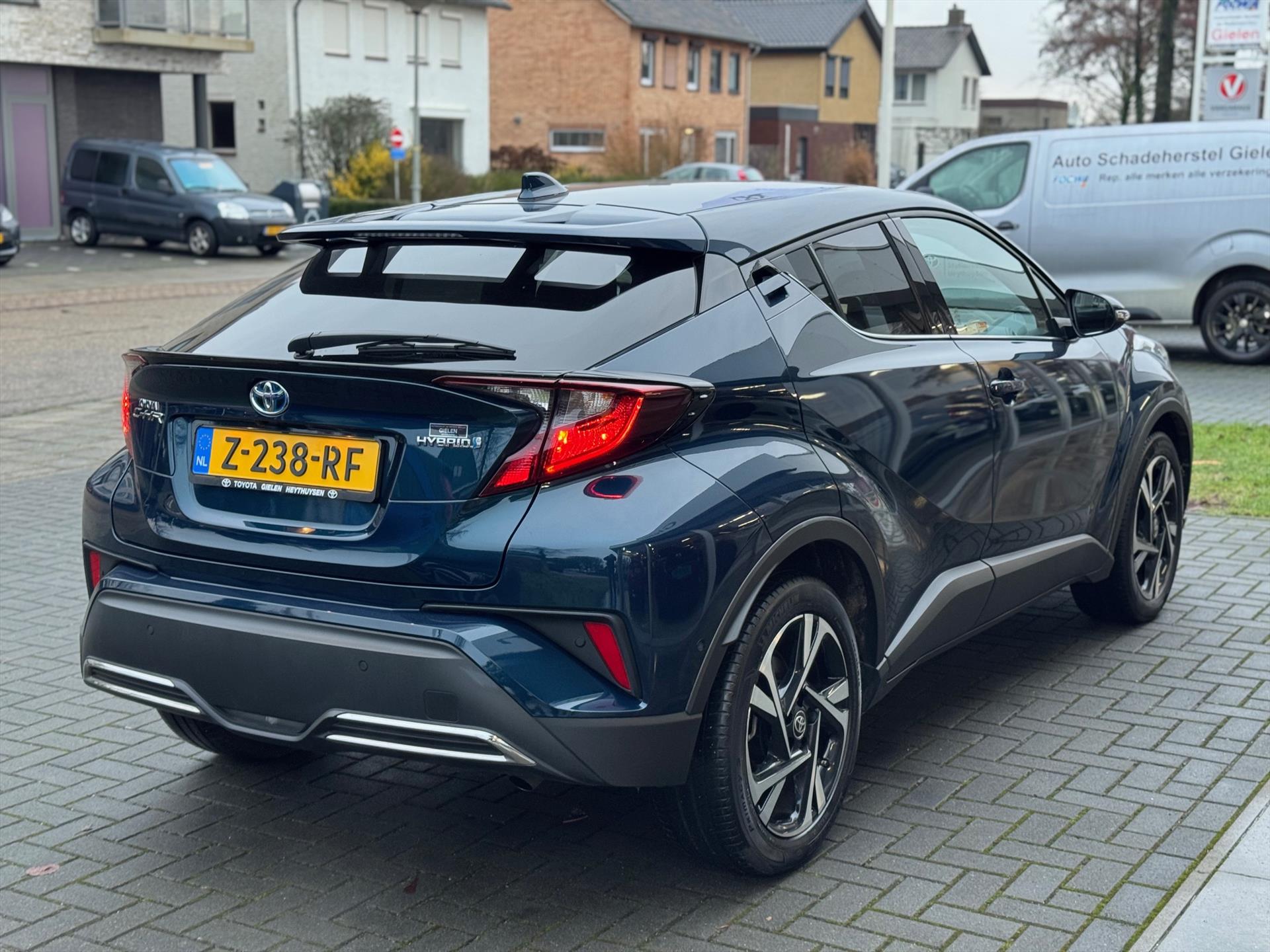 Toyota C-HR 2.0 Hybrid 184pk Style | Dodehoekherkenning, Stoel + Stuurverwarming, Parkeersensoren, Nieuwe multimedia 50359610-4.jpg | Autobedrijf Gielen