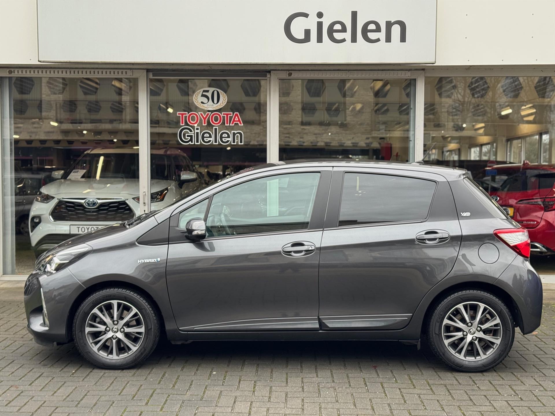 Toyota Yaris 1.5 Hybrid Y20 | Stoelverwarming, Lichtmetalen velgen, Cruise control, Climate control, Bluetooth, Parkeercamera 50482791-2.jpg | Autobedrijf Gielen