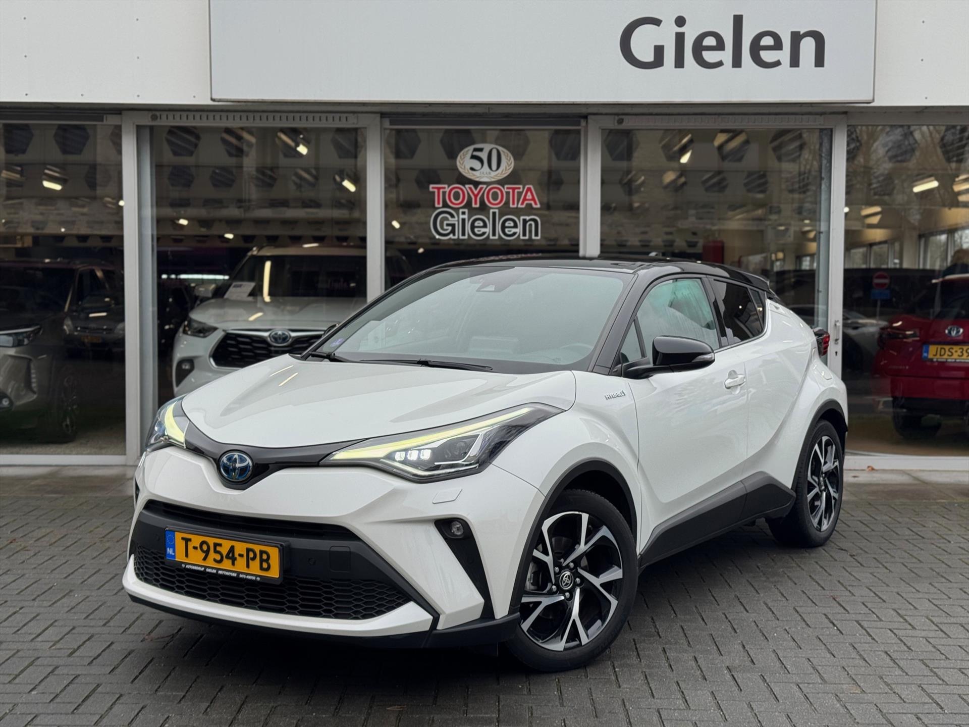 Toyota C-HR 2.0 Hybrid Bi-Tone | LED Pakket, Dodehoekherkenning, Stoel + Stuurverwarming, Parkeersensoren 50482929-0.jpg | Autobedrijf Gielen