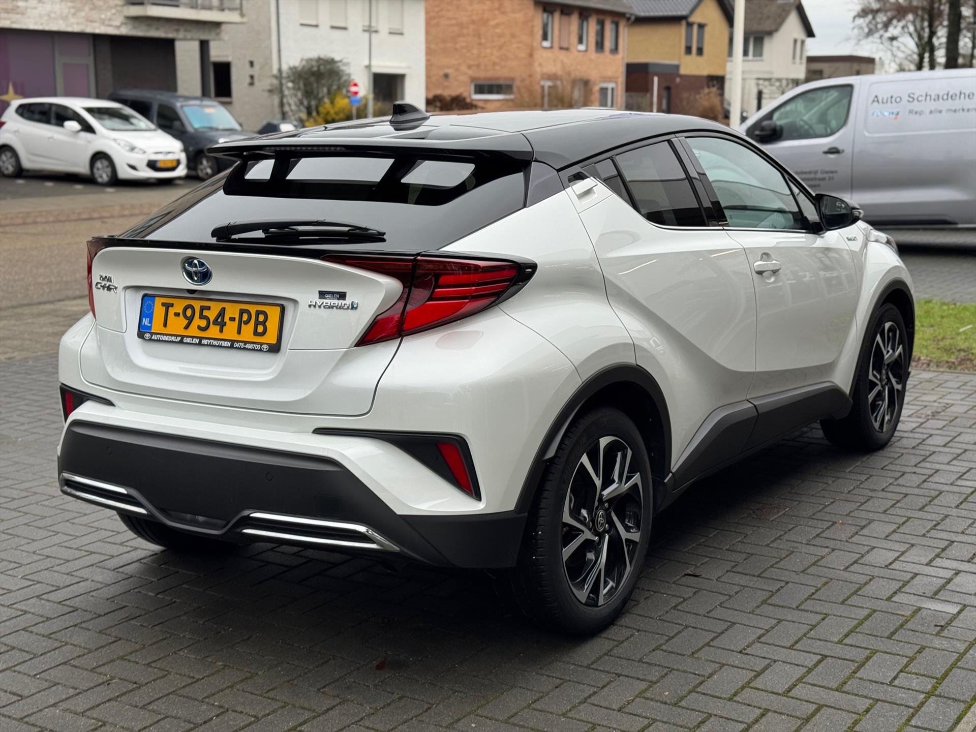 Toyota C-HR 2.0 Hybrid Bi-Tone | LED Pakket, Dodehoekherkenning, Stoel + Stuurverwarming, Parkeersensoren 50482929-4.jpg | Autobedrijf Gielen