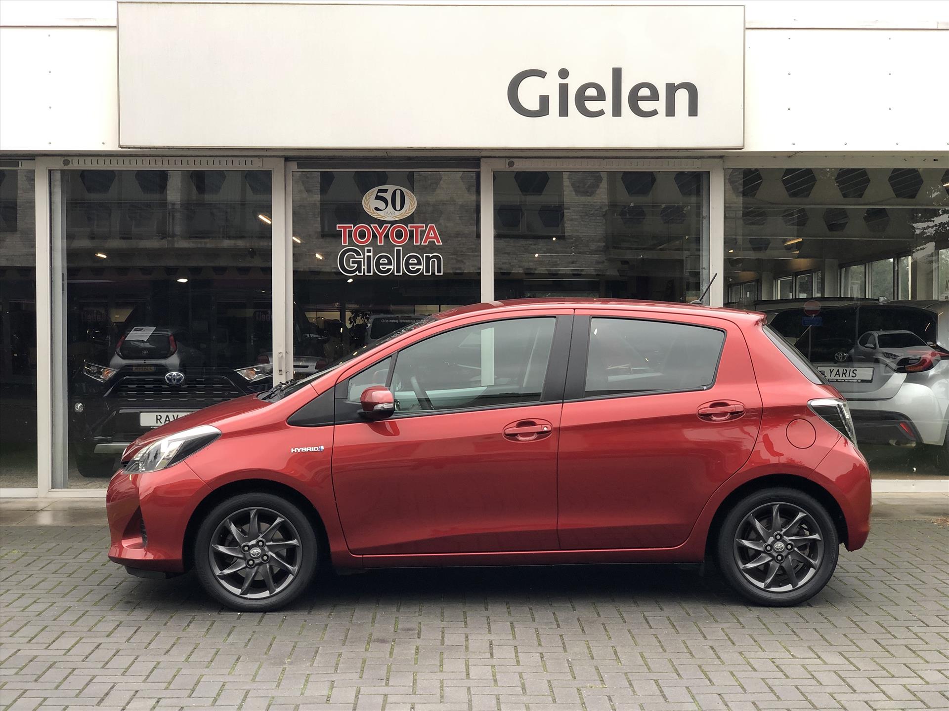 Toyota Yaris 1.5 Full Hybrid Aspiration Plus | Lichtmetalen velgen, Parkeercamera, Climate control, Cruise control, Zeer netjes! 50484770-2.jpg | Autobedrijf Gielen