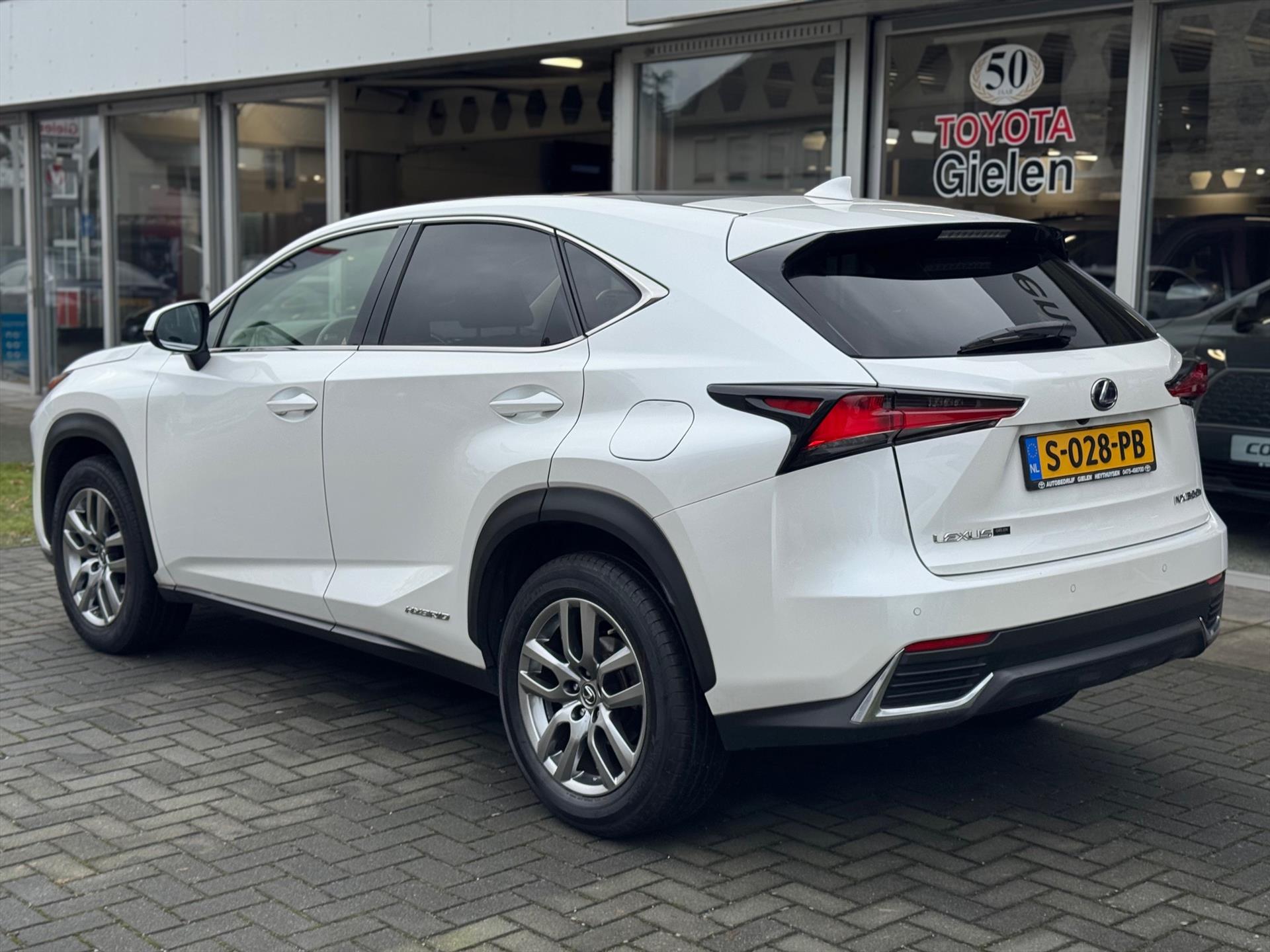 Lexus NX 300h AWD Luxury Line | Facelift, Panoramadak, Leer, Stoelverwarming, Groot scherm, Navigatie, Adaptive cruise control, 18 inch 50520459-2.jpg | Autobedrijf Gielen