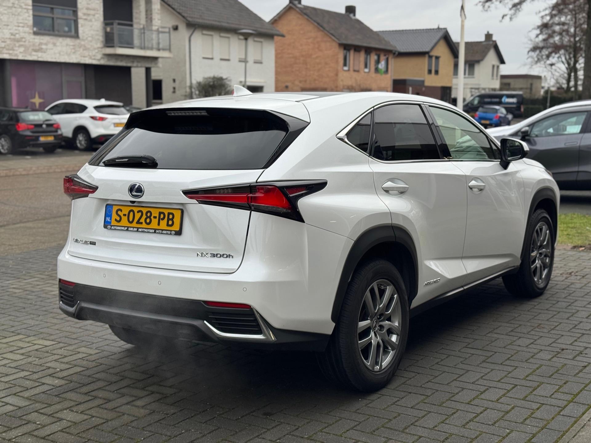 Lexus NX 300h AWD Luxury Line | Facelift, Panoramadak, Leer, Stoelverwarming, Groot scherm, Navigatie, Adaptive cruise control, 18 inch 50520459-3.jpg | Autobedrijf Gielen