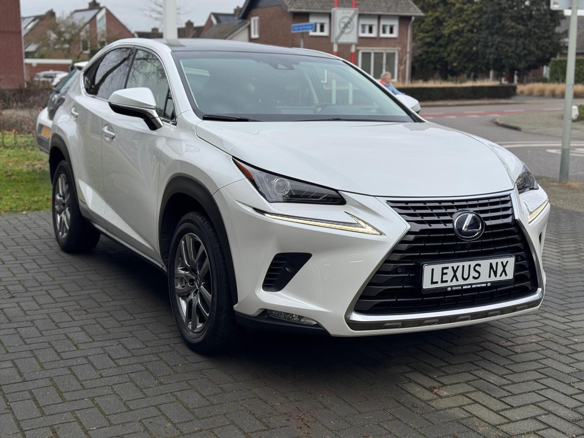 Lexus NX 300h AWD Luxury Line | Facelift, Panoramadak, Leer, Stoelverwarming, Groot scherm, Navigatie, Adaptive cruise control, 18 inch 50520459-4.jpg | Autobedrijf Gielen