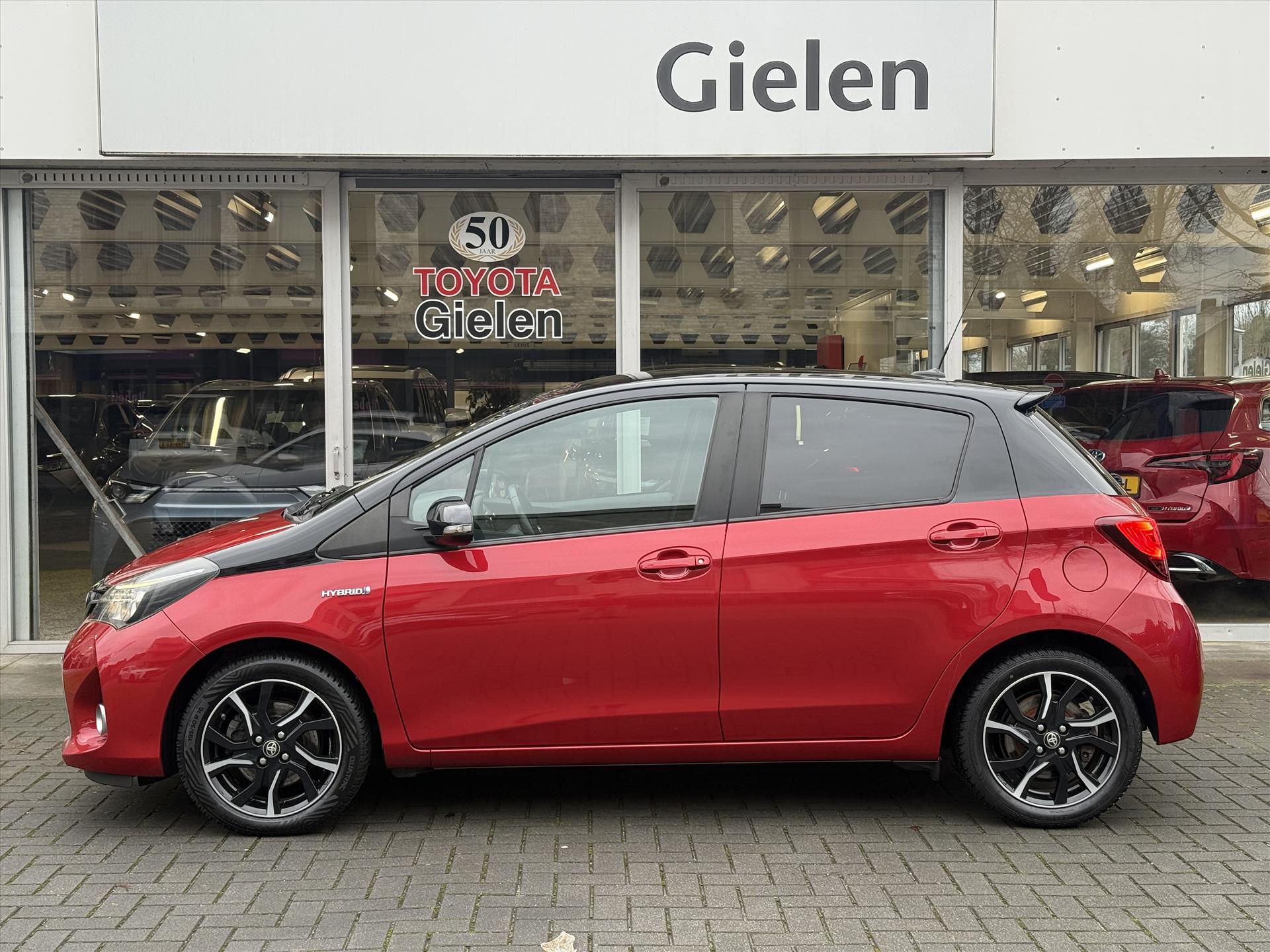 Toyota Yaris 1.5 Full Hybrid Bi-Tone Plus | Navigatie, Stoelverwarming, Keyless, 16 inch, Privacy Glass, Safety sense, Cruise control 50548355-2.jpg | Autobedrijf Gielen