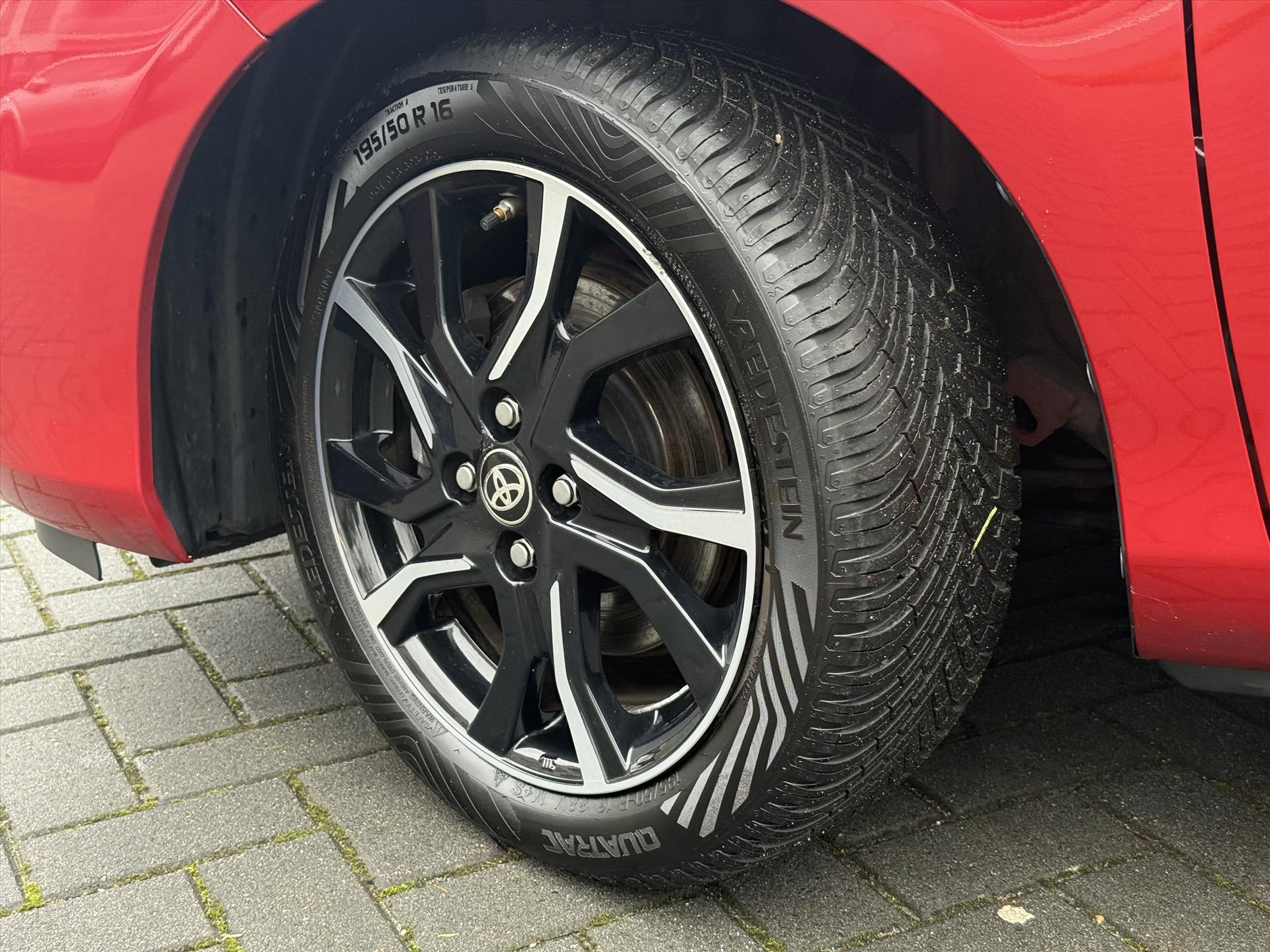 Toyota Yaris 1.5 Full Hybrid Bi-Tone Plus | Navigatie, Stoelverwarming, Keyless, 16 inch, Privacy Glass, Safety sense, Cruise control 50548355-3.jpg | Autobedrijf Gielen