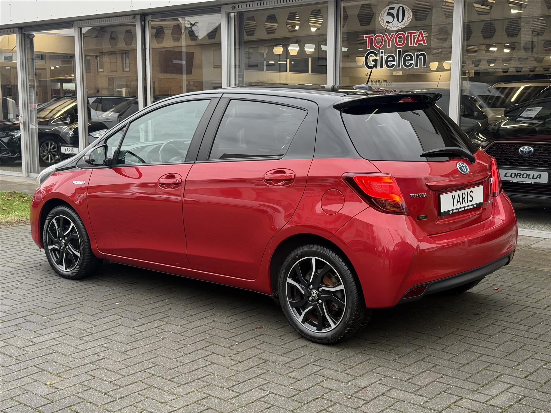 Toyota Yaris 1.5 Full Hybrid Bi-Tone Plus | Navigatie, Stoelverwarming, Keyless, 16 inch, Privacy Glass, Safety sense, Cruise control 50548355-4.jpg | Autobedrijf Gielen
