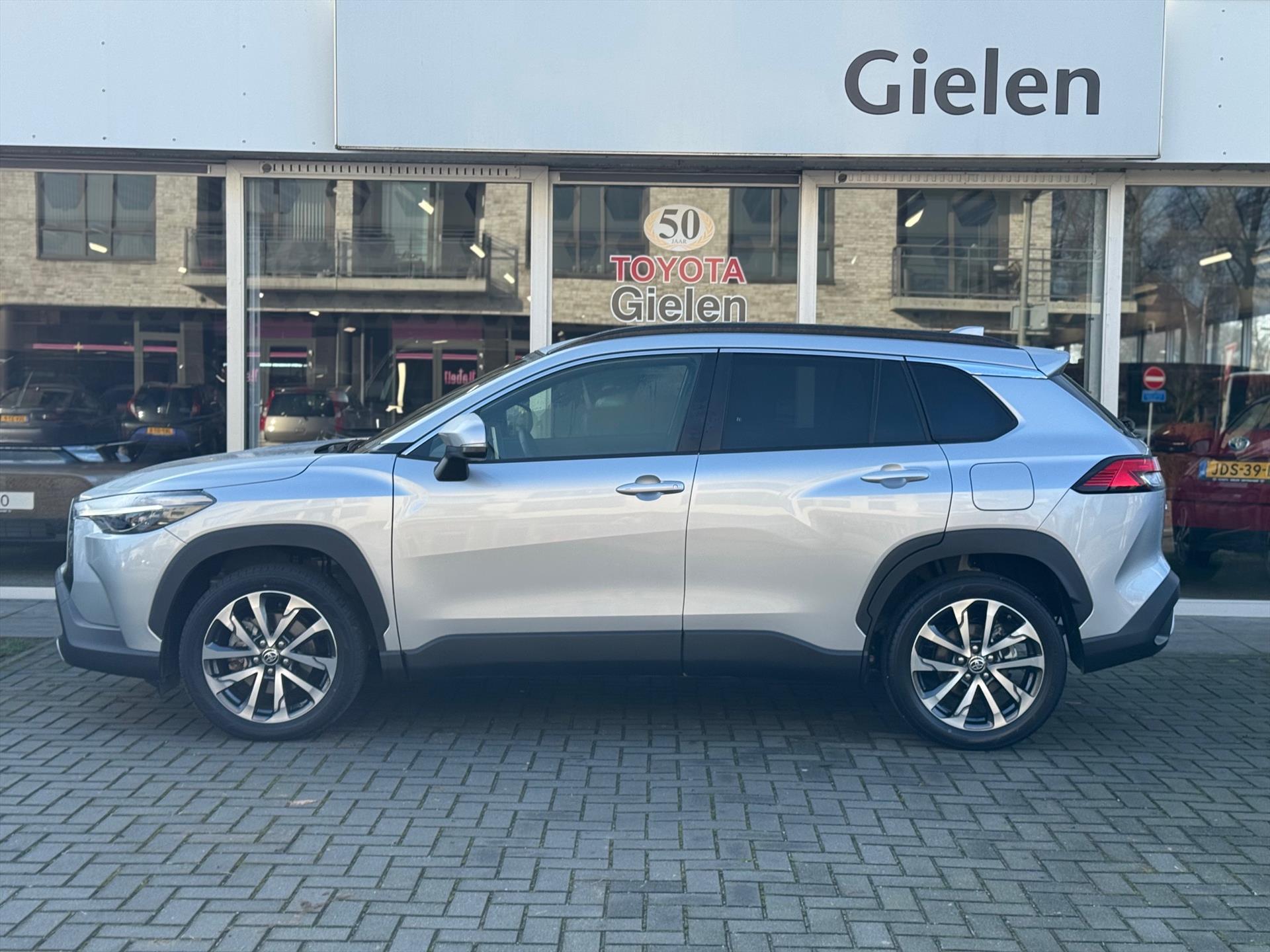 Toyota Corolla Cross 1.8 Hybrid Style | Dynamic, Elektrische achterklep, 18 inch, Keyless, Privacy glass 50615919-2.jpg | Autobedrijf Gielen