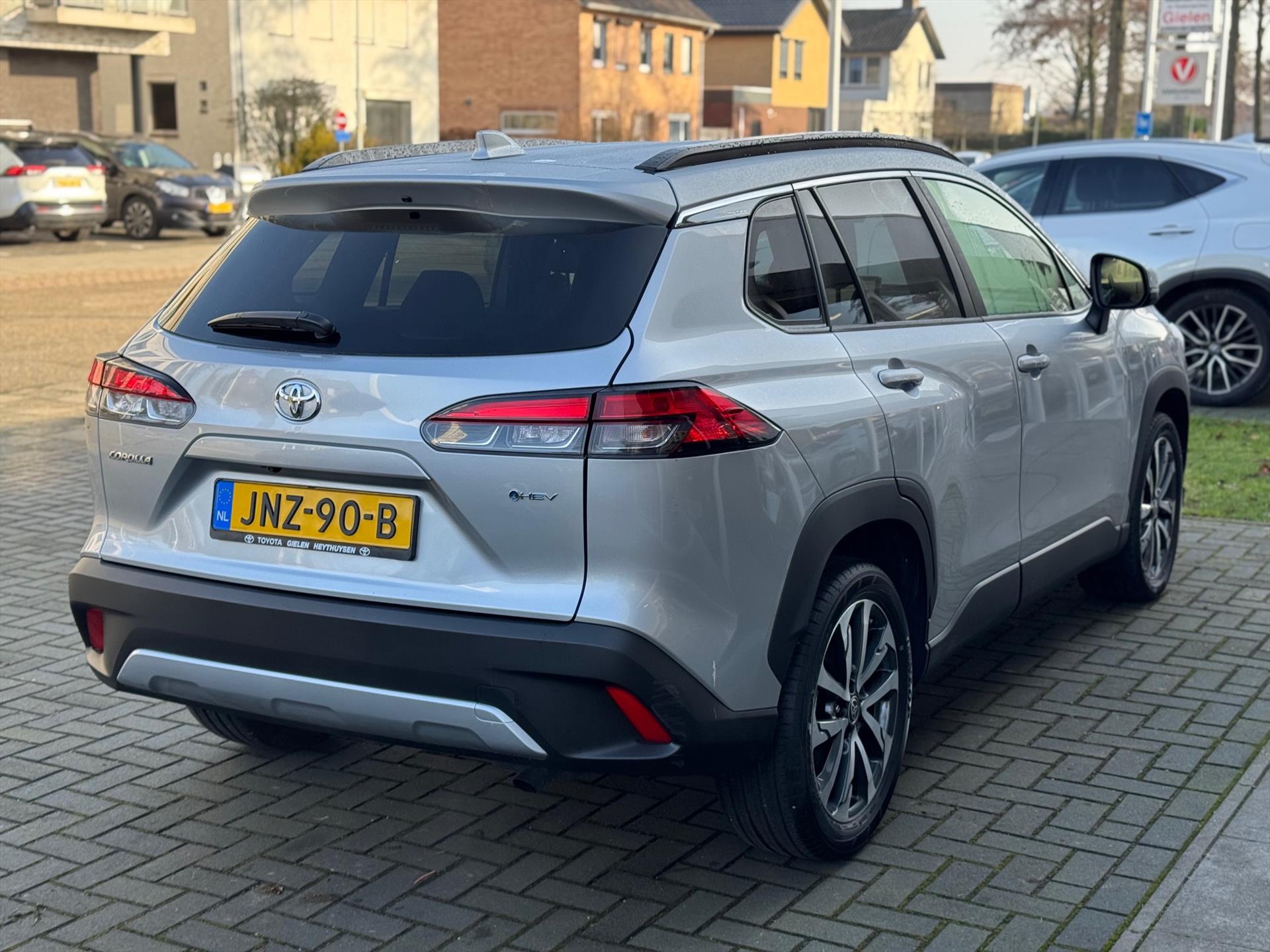 Toyota Corolla Cross 1.8 Hybrid Style | Dynamic, Elektrische achterklep, 18 inch, Keyless, Privacy glass 50615919-4.jpg | Autobedrijf Gielen