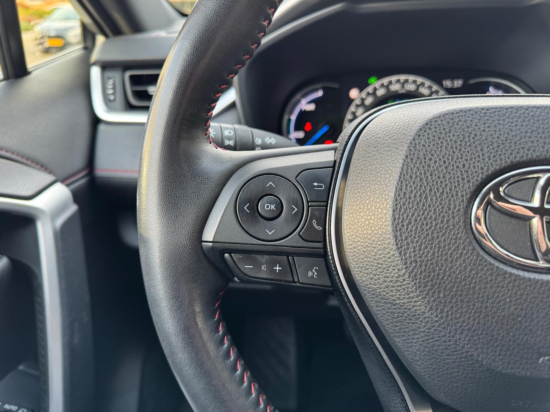 Toyota RAV4 2.5 Plug-in Hybrid AWD Style | Trekhaak, Head up display, Dodehoekherkenning, Parkeersensoren, Stoel + Stuurverwarming 50685979-17.jpg | Autobedrijf Gielen