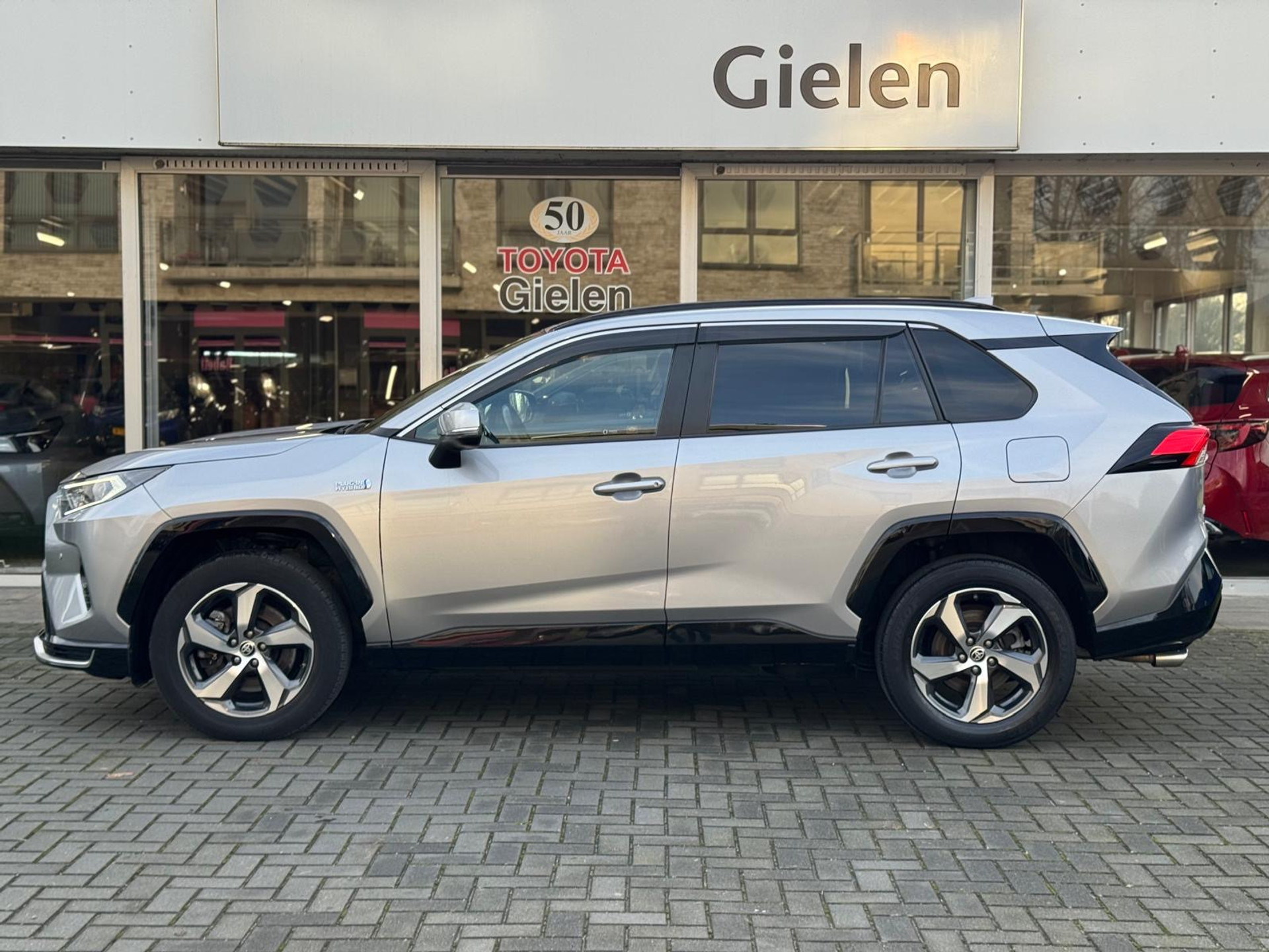 Toyota RAV4 2.5 Plug-in Hybrid AWD Style | Trekhaak, Head up display, Dodehoekherkenning, Parkeersensoren, Stoel + Stuurverwarming 50685979-2.jpg | Autobedrijf Gielen