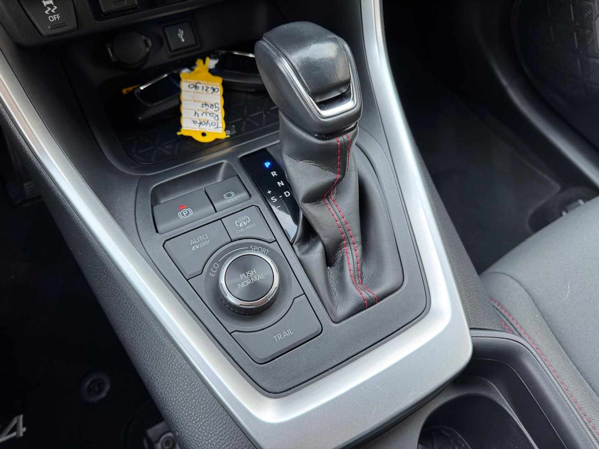 Toyota RAV4 2.5 Plug-in Hybrid AWD Style | Trekhaak, Head up display, Dodehoekherkenning, Parkeersensoren, Stoel + Stuurverwarming 50685979-26.jpg | Autobedrijf Gielen