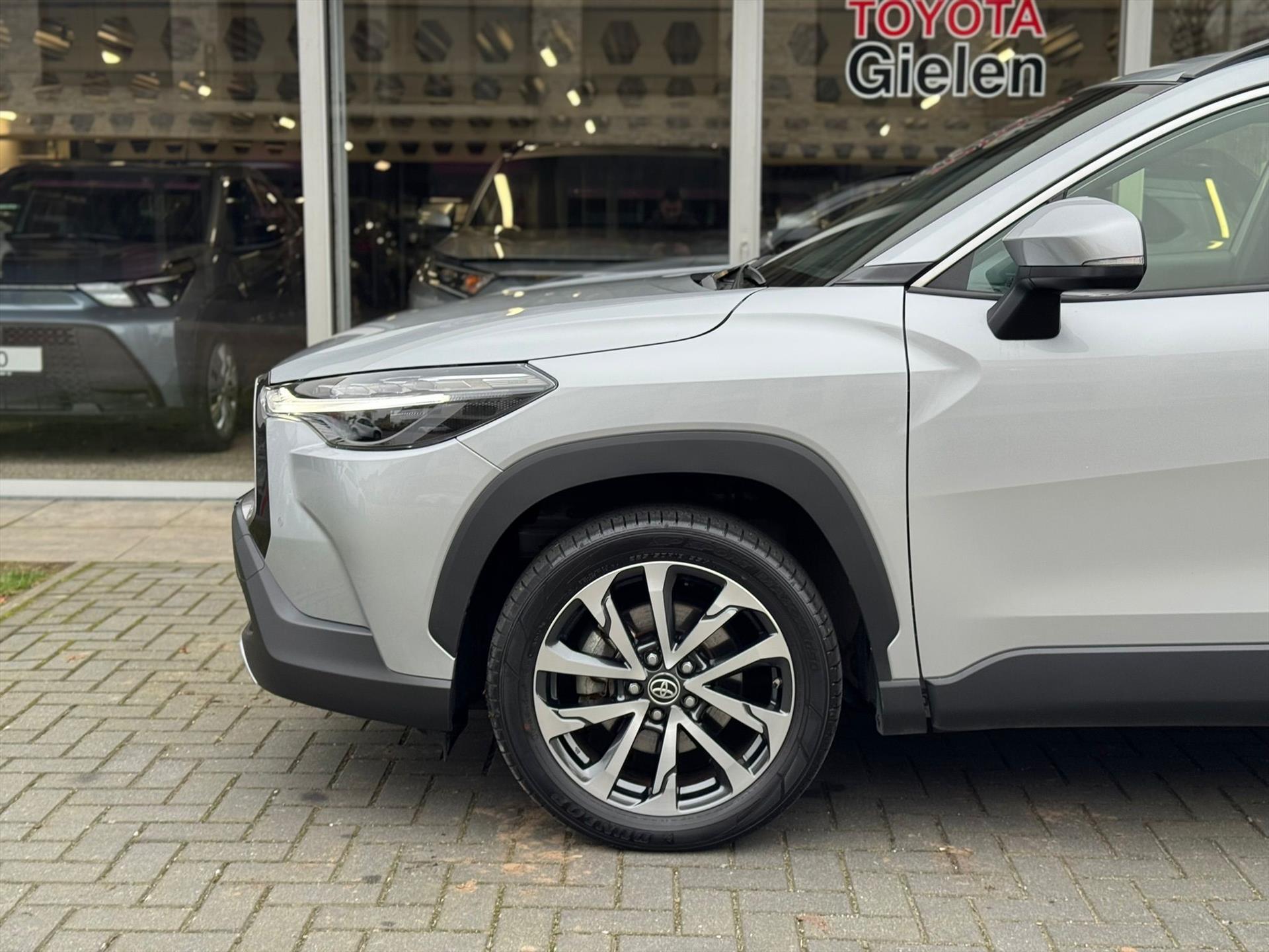 Toyota Corolla Cross 1.8 Hybrid Style | December 2024, Elektrische achterklep, 18 inch, Dodehoekherkenning, Parkeersensoren, Stuurverwarming 50819812-4.jpg | Autobedrijf Gielen