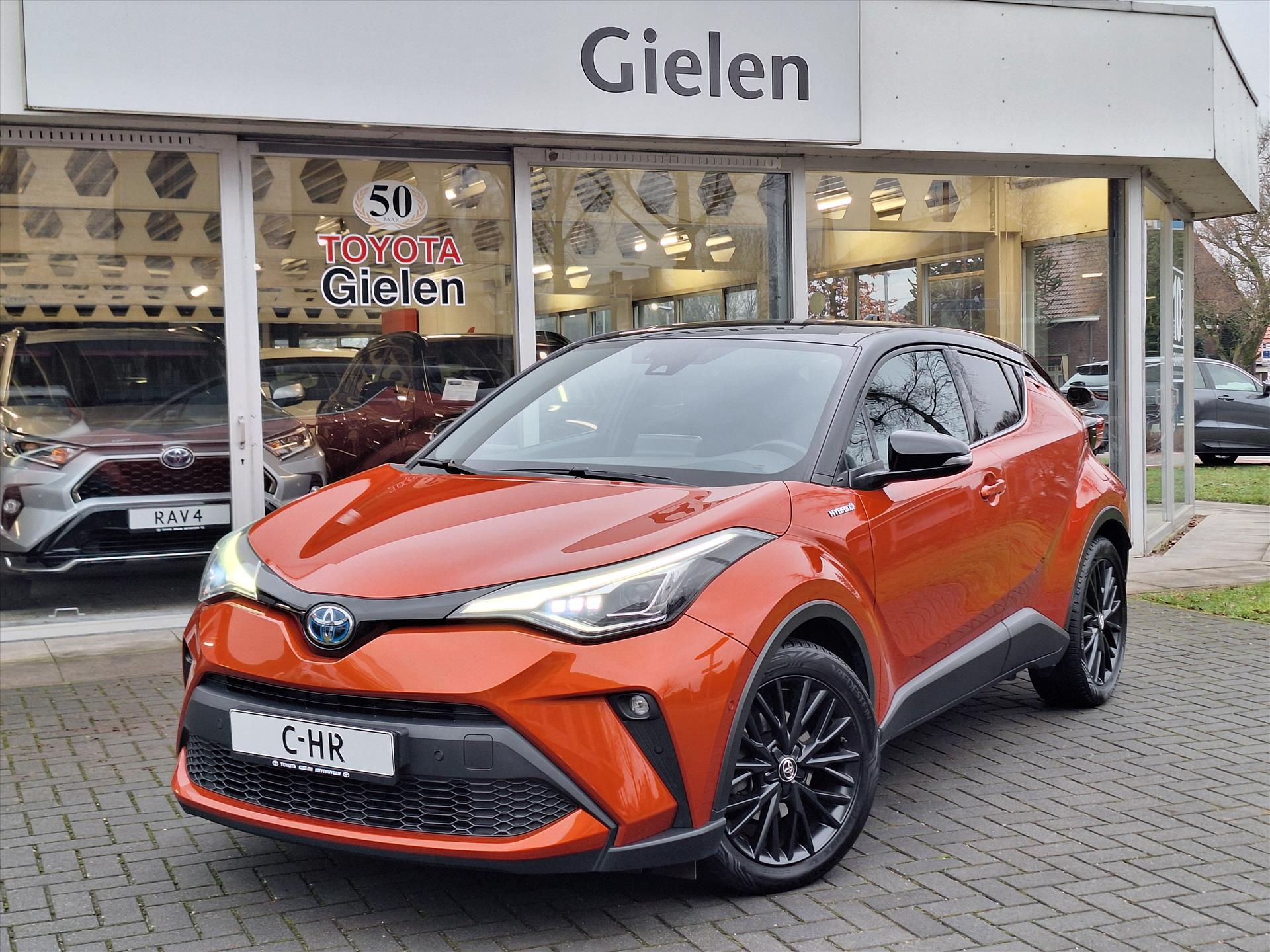 Toyota C-HR 2.0 Hybrid Launch Edition | Leer, Dodehoekherkenning, Parkeersensoren, Stoel + Stuurverwarming, Bi-Tone 50847494-2.jpg | Autobedrijf Gielen