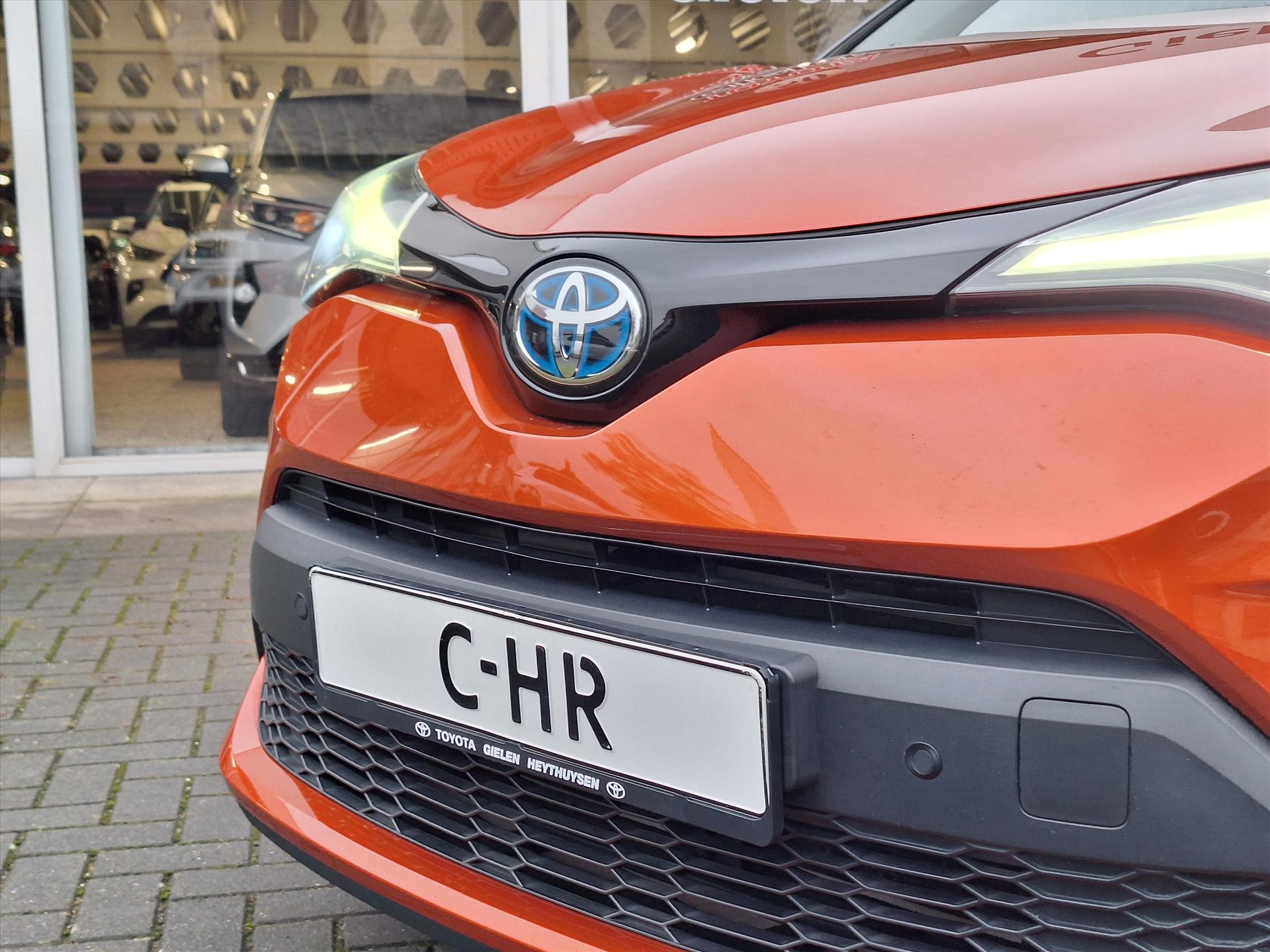 Toyota C-HR 2.0 Hybrid Launch Edition | Leer, Dodehoekherkenning, Parkeersensoren, Stoel + Stuurverwarming, Bi-Tone 50847494-3.jpg | Autobedrijf Gielen