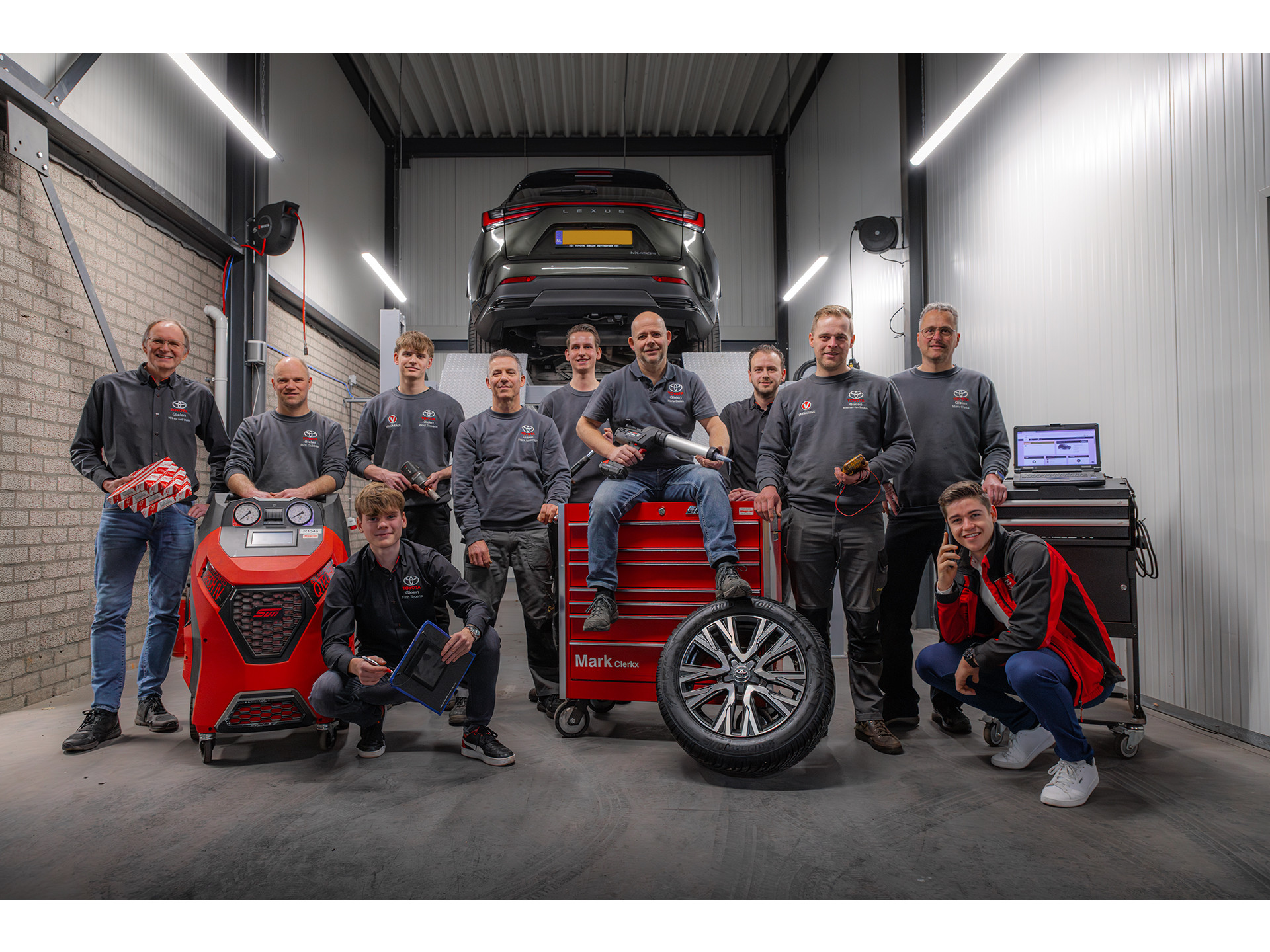 Toyota C-HR 1.8 Hybrid First edition | Dodehoekherkenning, Stoel + Stuurverwarming, Groot scherm, Parkeersensoren 50874599-5.jpg | Autobedrijf Gielen