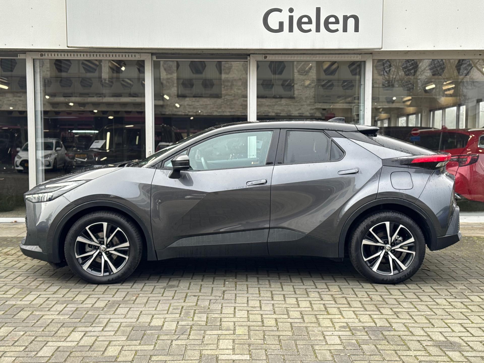 Toyota C-HR 1.8 Hybrid First edition | Elektrische achterklep, Dodehoekherkenning, Stoel + Stuurverwarming, Groot scherm, Parkeersensoren 50874785-2.jpg | Autobedrijf Gielen
