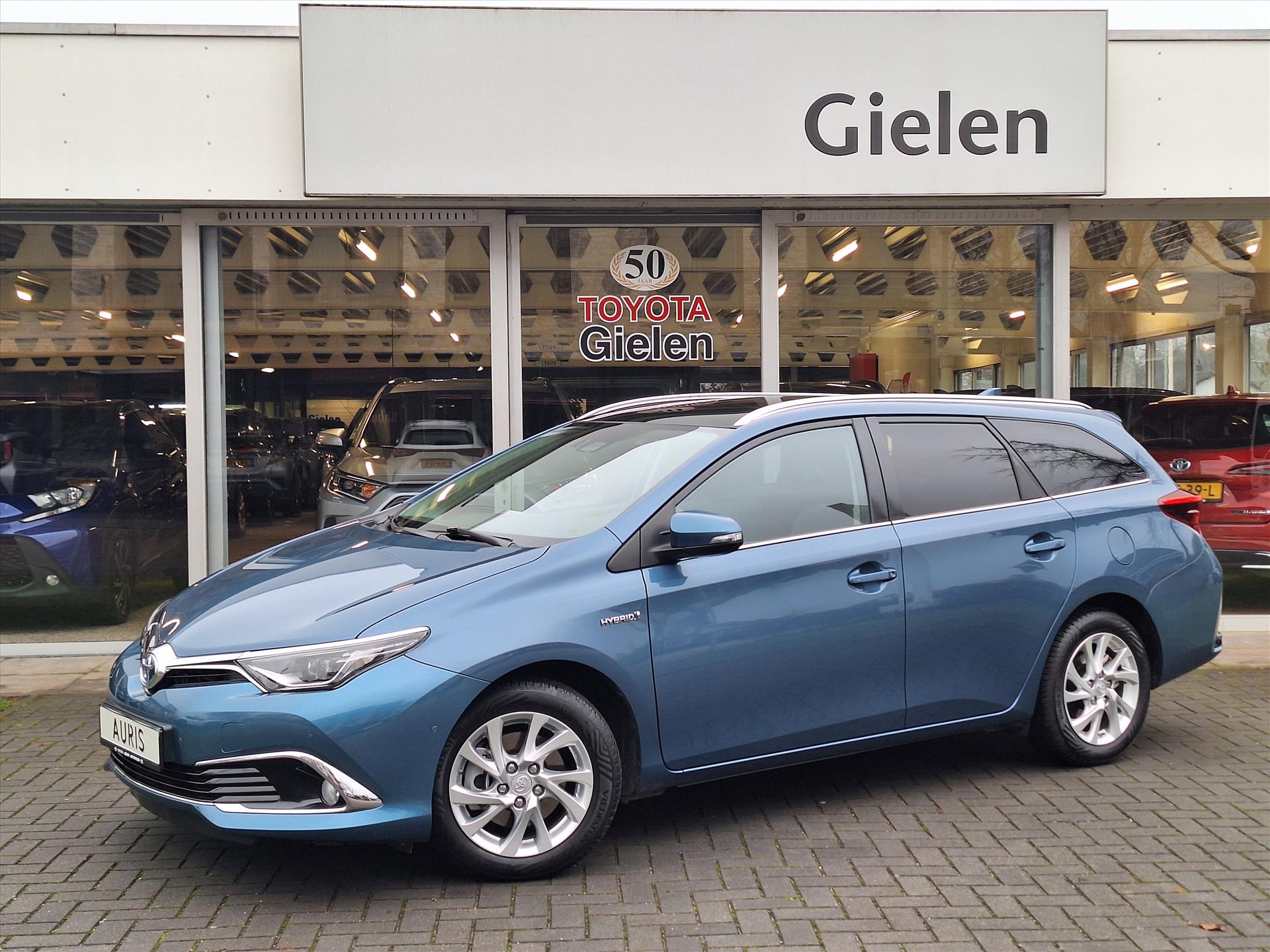 Toyota Auris Touring Sports Touring Sports 1.8 Hybrid Executive | Panoramadak, Keyless, Half leer, Stoelverwarming, Parkeersensoren, Navigatie 50890743-0.jpg | Autobedrijf Gielen