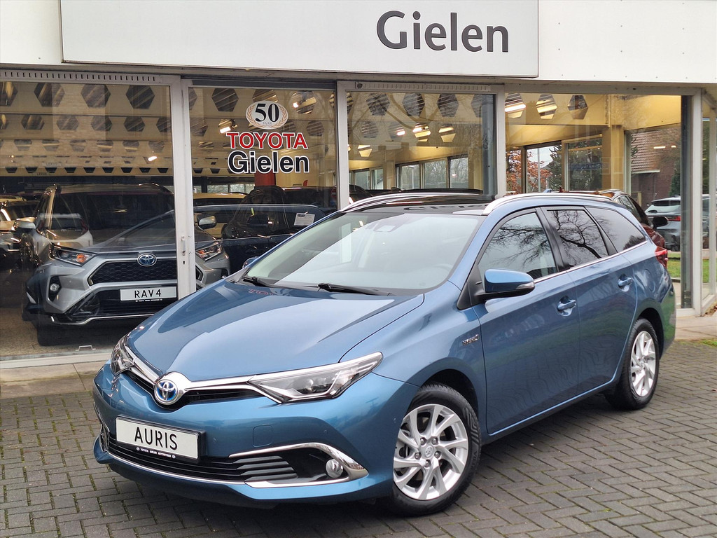 Toyota Auris Touring Sports Touring Sports 1.8 Hybrid Executive | Panoramadak, Keyless, Half leer, Stoelverwarming, Parkeersensoren, Navigatie 50890743-2.jpg | Autobedrijf Gielen