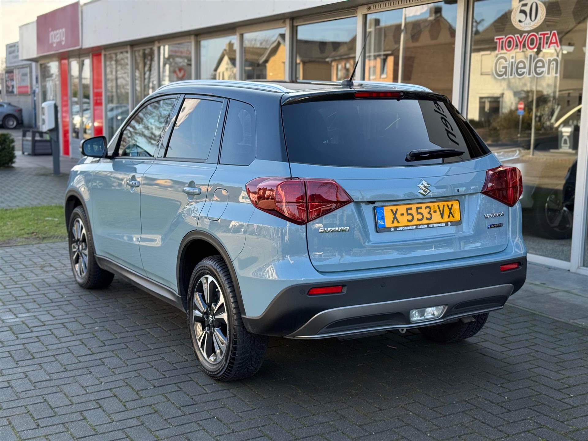 Suzuki Vitara 1.5 Hybrid Automaat Style | Bi-Tone, Dodehoekherkenning, Stoelverwarming, Parkeersensoren, Lage Km-stand 50964054-2.jpg | Autobedrijf Gielen