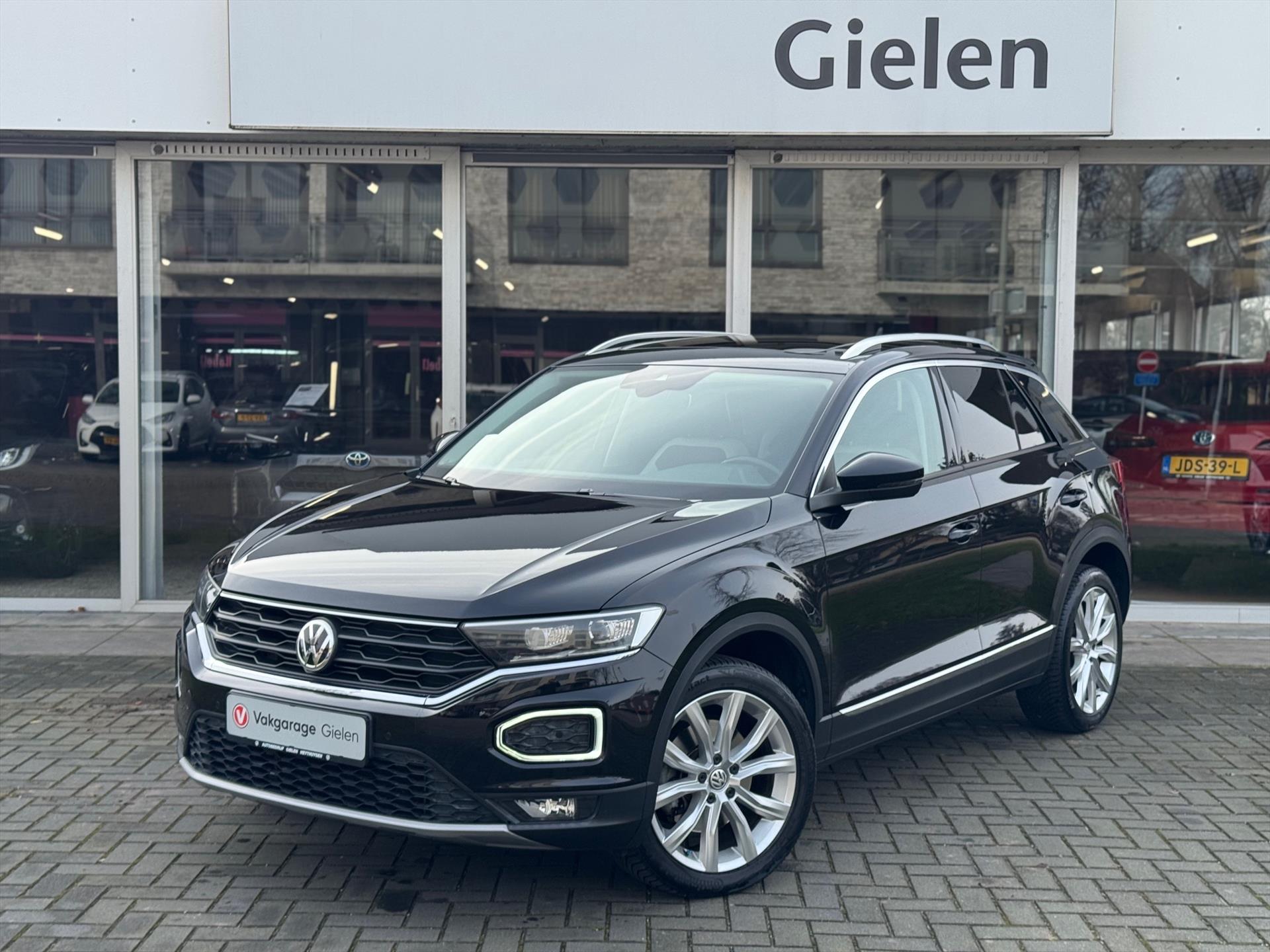 Volkswagen T-Roc 1.5 TSI 150pk Sport | Eerste eigenaar, Trekhaak, Panoramadak, Parkeercamera, Stoelverwarming, DAB 51169605-0.jpg | Autobedrijf Gielen