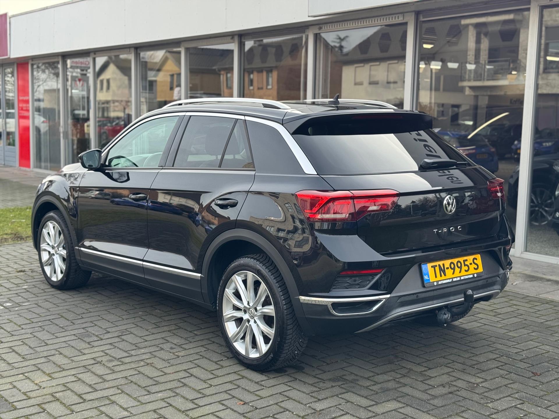 Volkswagen T-Roc 1.5 TSI 150pk Sport | Eerste eigenaar, Trekhaak, Panoramadak, Parkeercamera, Stoelverwarming, DAB 51169605-2.jpg | Autobedrijf Gielen