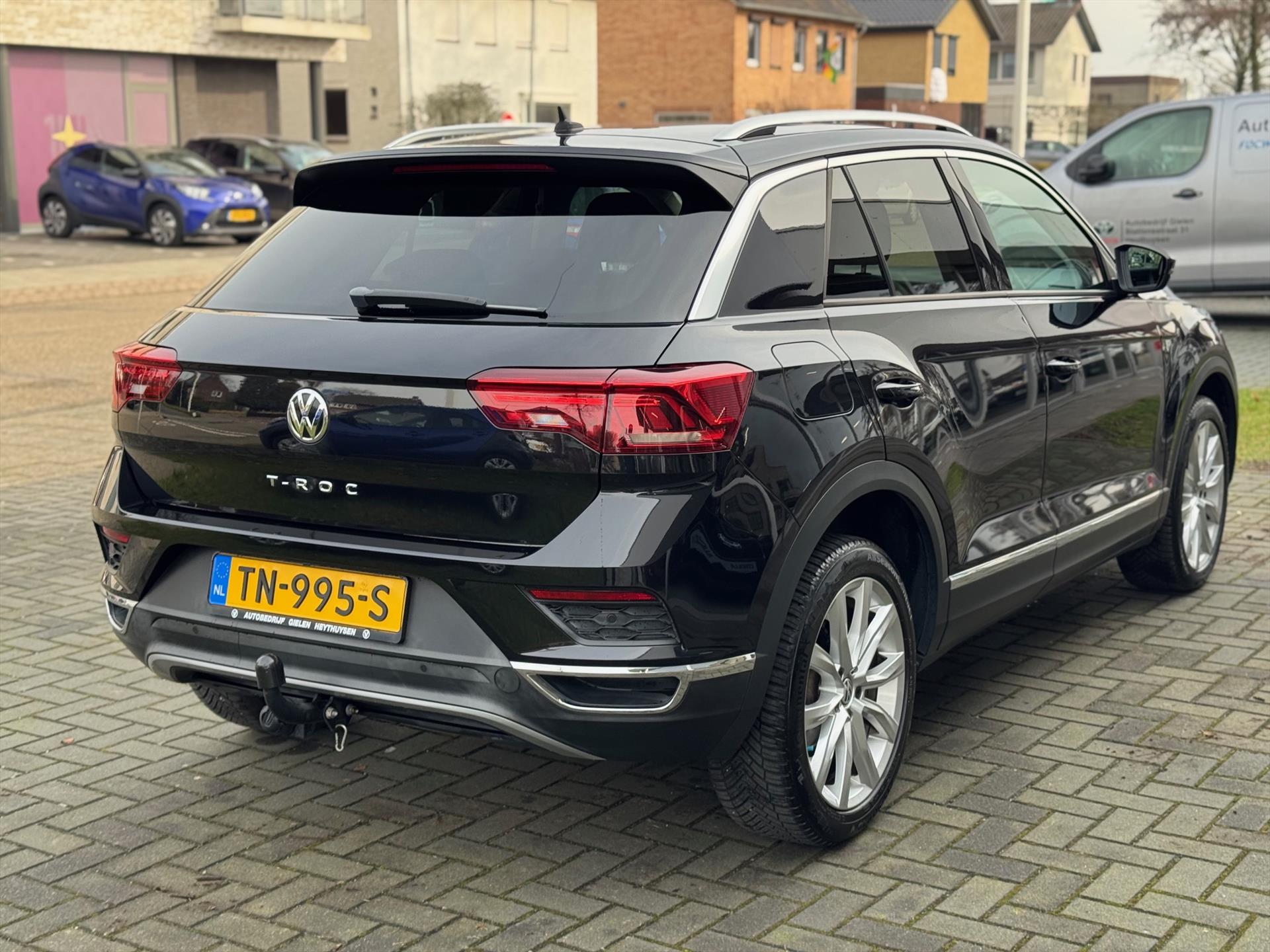 Volkswagen T-Roc 1.5 TSI 150pk Sport | Eerste eigenaar, Trekhaak, Panoramadak, Parkeercamera, Stoelverwarming, DAB 51169605-3.jpg | Autobedrijf Gielen