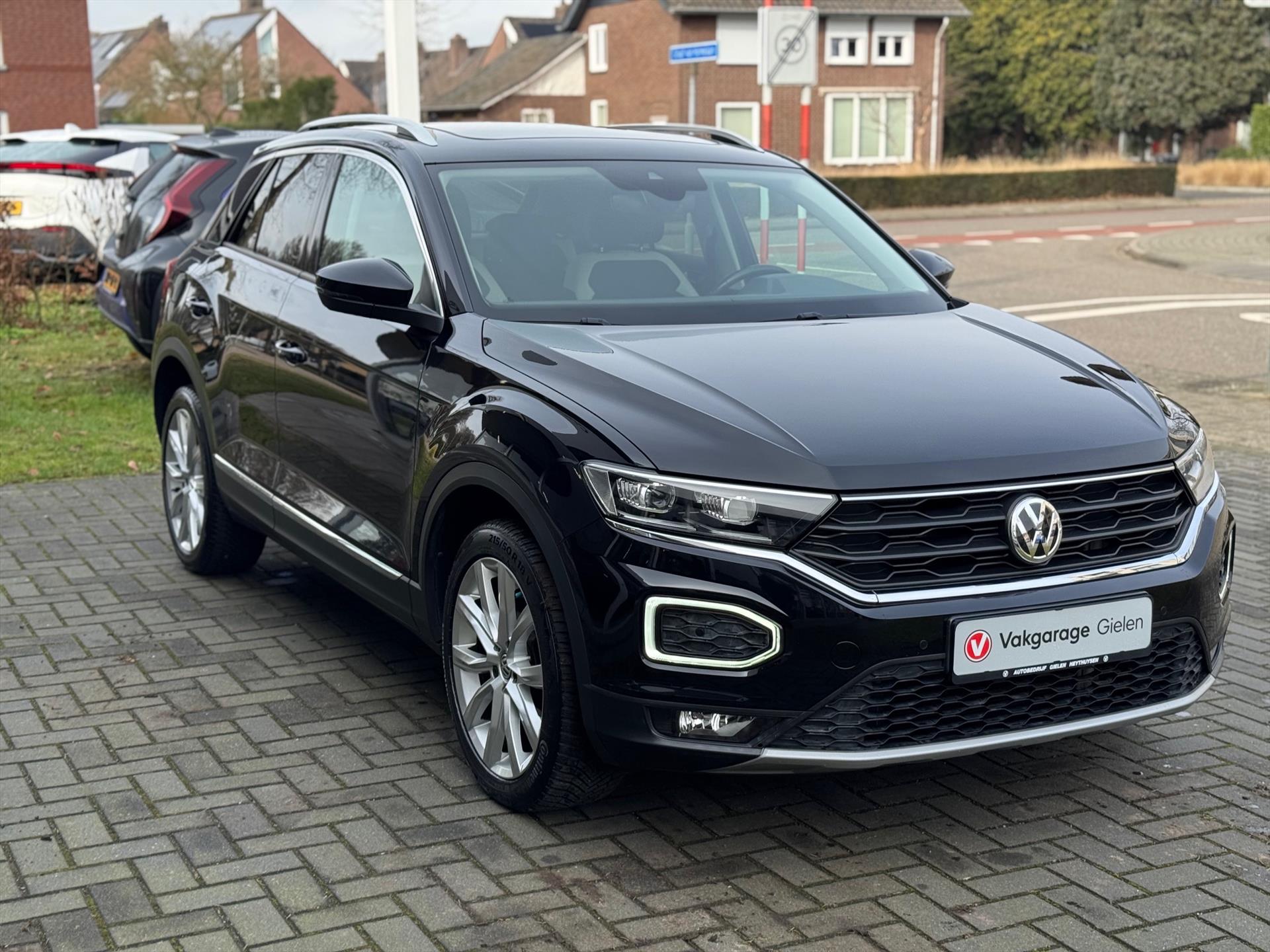 Volkswagen T-Roc 1.5 TSI 150pk Sport | Eerste eigenaar, Trekhaak, Panoramadak, Parkeercamera, Stoelverwarming, DAB 51169605-4.jpg | Autobedrijf Gielen