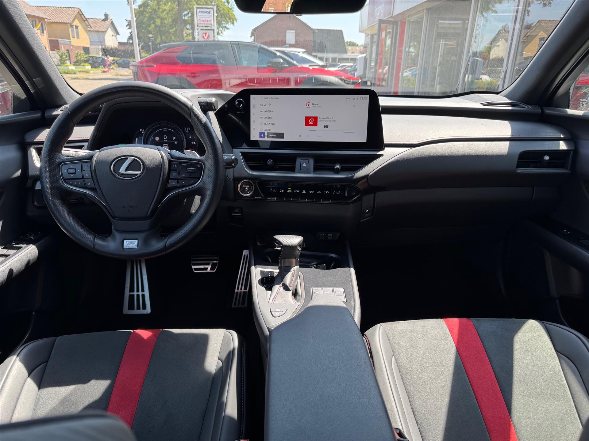 Lexus UX 250h F Sport Line | Facelift, Head up display, Blind Spot, 18 inch, Parkeersensoren, Stoel + Stuurverwarming, Groot scherm 51209699-1.jpg | Autobedrijf Gielen