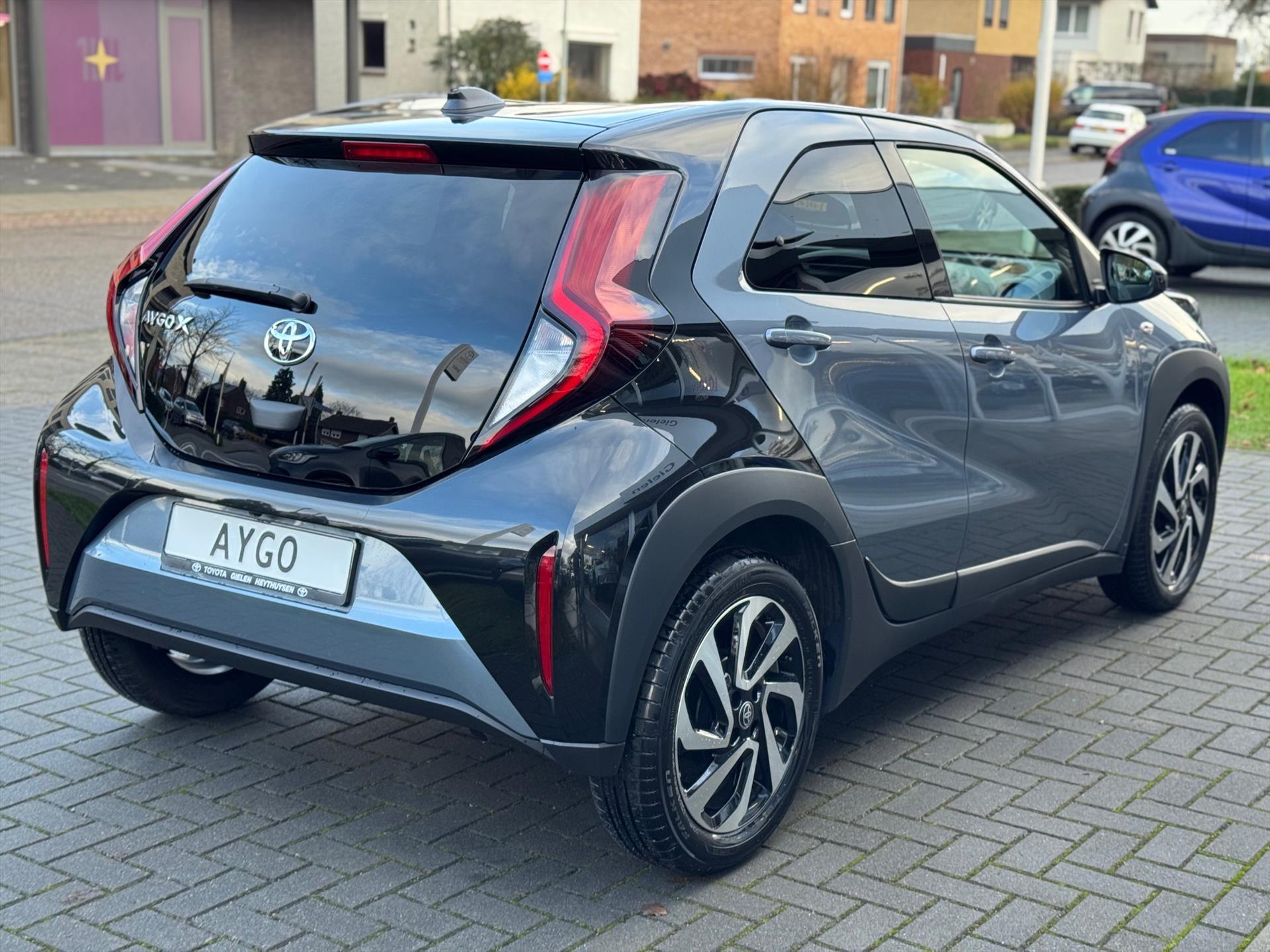 Toyota Aygo X 1.0 VVT-i MT Pulse Bi-tone | Celestite grey, 17 inch, Privacy glass, Apple CarPlay/Android auto, Airconditioning, Parkeercamera 51214337-4.jpg | Autobedrijf Gielen