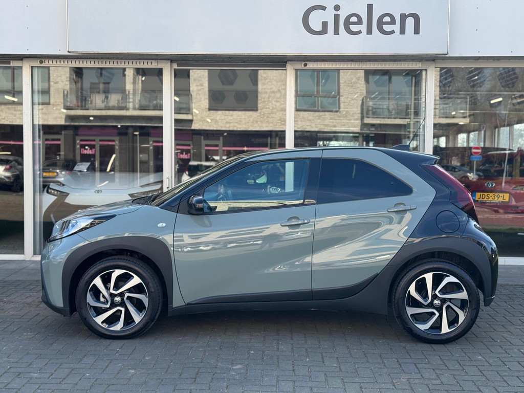 Toyota Aygo X 1.0 VVT-i MT Pulse Bi-tone | Urban Khaki, 17 inch, Privacy glass, Apple CarPlay/Android auto, Airconditioning, Parkeercamera 51214343-2.jpg | Autobedrijf Gielen