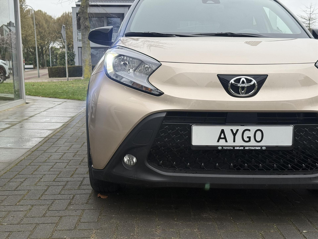 Toyota Aygo X 1.0 VVT-i MT Pulse Bi-tone | Ginger beige, 17 inch, Privacy glass, Apple CarPlay/Android auto, Airconditioning, Parkeercamera 51214344-4.jpg | Autobedrijf Gielen