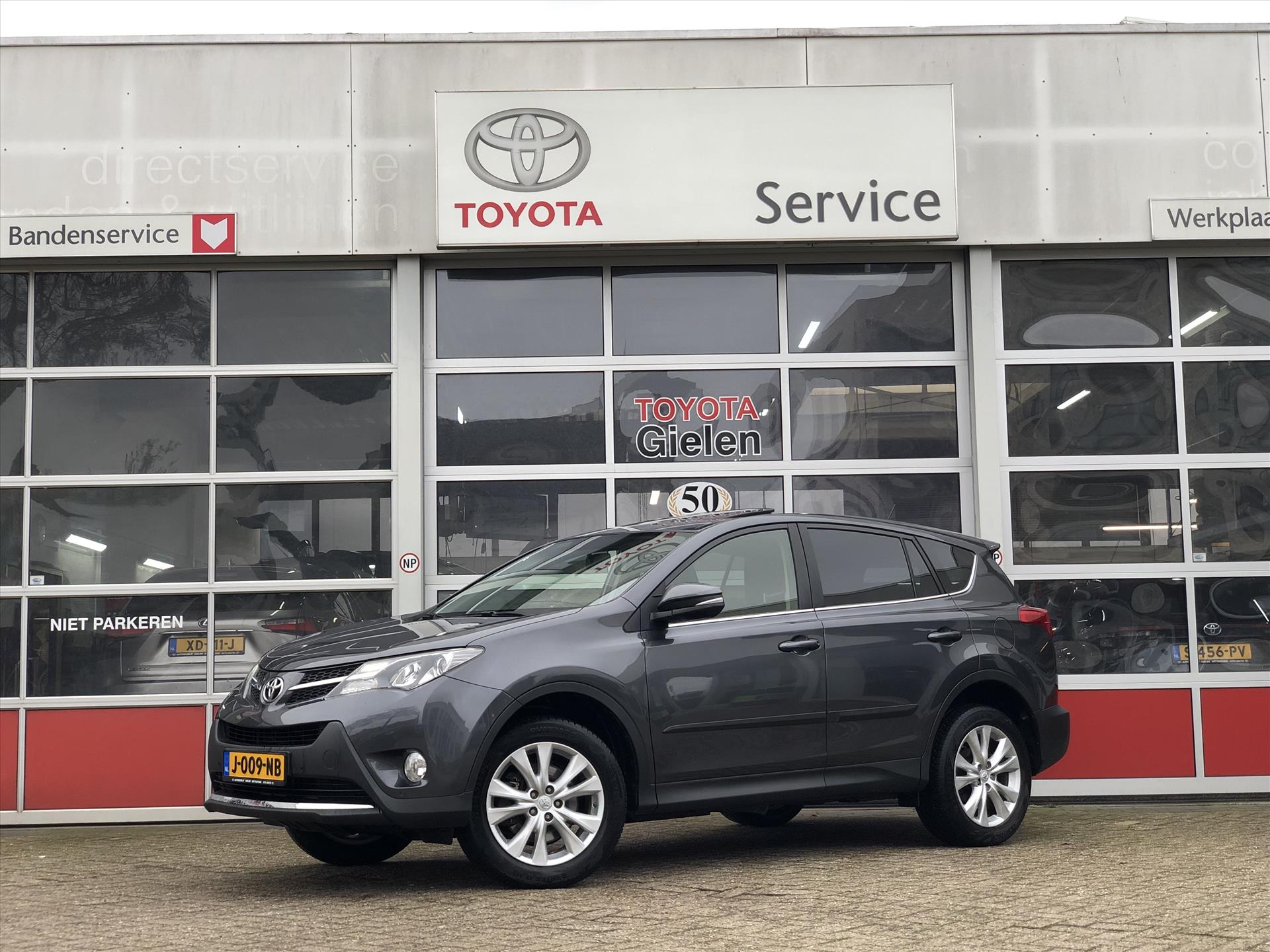 Toyota RAV4 2.0 VVT-i 151pk AWD Automaat Dynamic Plus | Schuifdak, Trekhaak, Parkeersensoren, Camera, Elektrische achterklep 51242785-1.jpg | Autobedrijf Gielen