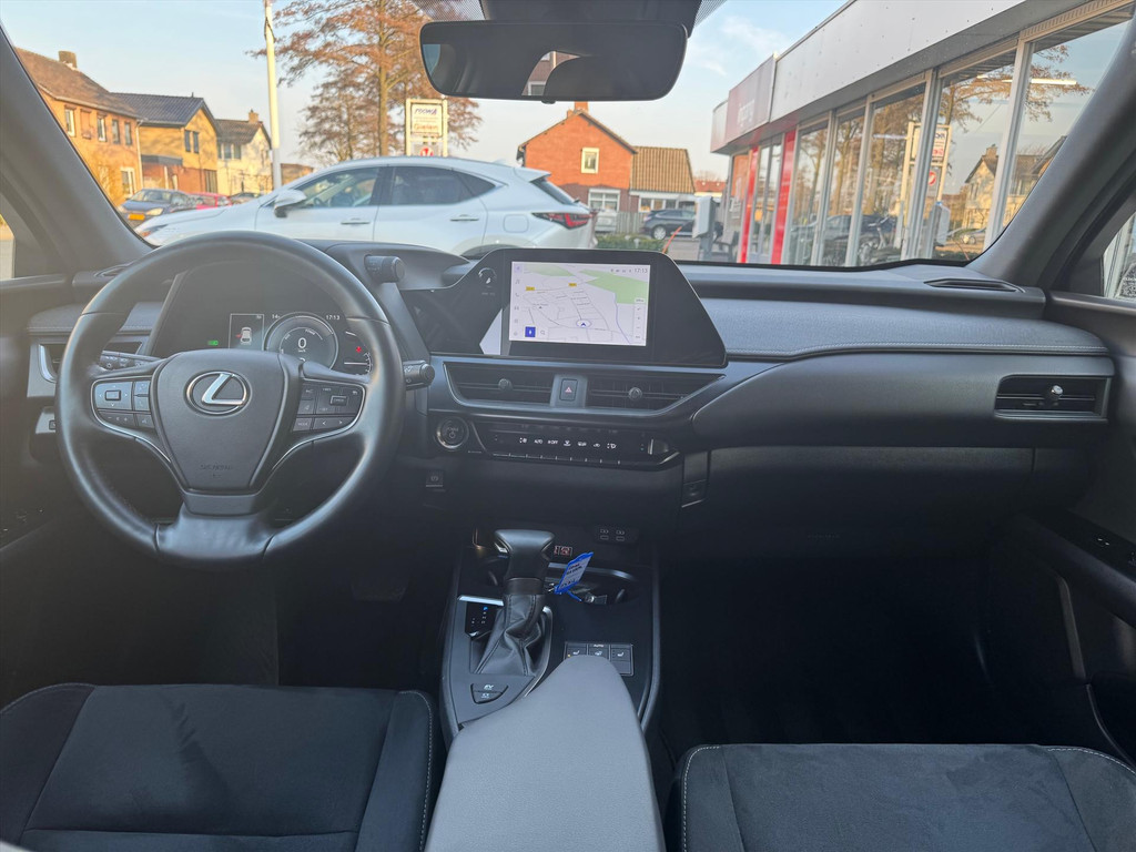 Lexus UX 250h Preference Line | Nieuwe multimedia, 18 inch, Dodehoekherkenning, Stoel + Stuurverwarming, Parkeersensoren 51258418-2.jpg | Autobedrijf Gielen