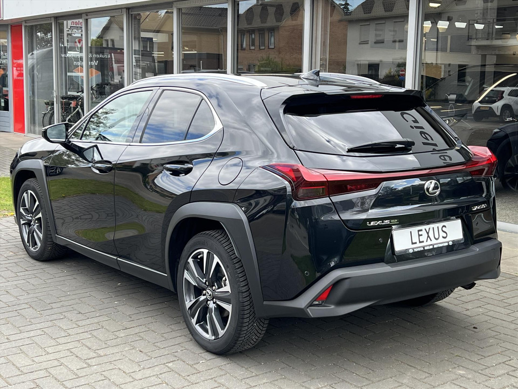 Lexus UX 250h Preference Line | Nieuwe multimedia, 18 inch, Dodehoekherkenning, Stoel + Stuurverwarming, Parkeersensoren 51258418-2.jpg | Autobedrijf Gielen