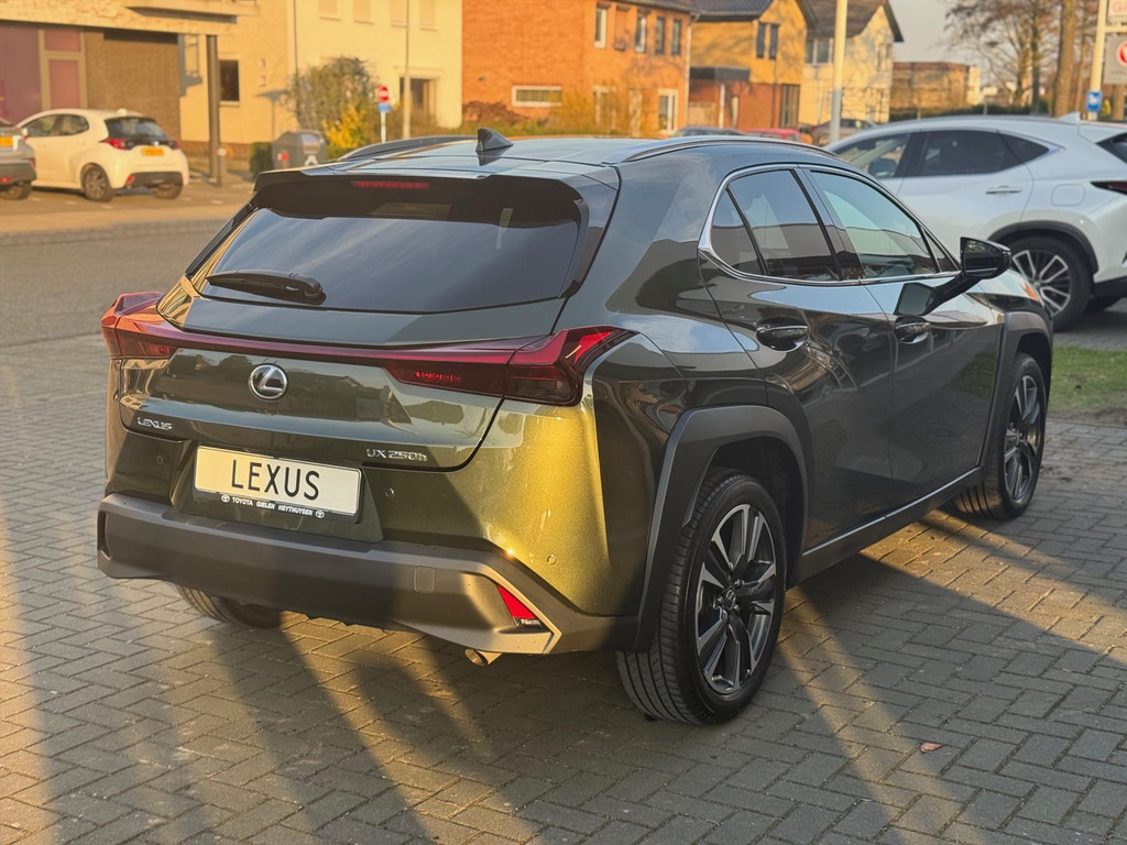 Lexus UX 250h Preference Line | Nieuwe multimedia, 18 inch, Dodehoekherkenning, Stoel + Stuurverwarming, Parkeersensoren 51258418-3.jpg | Autobedrijf Gielen