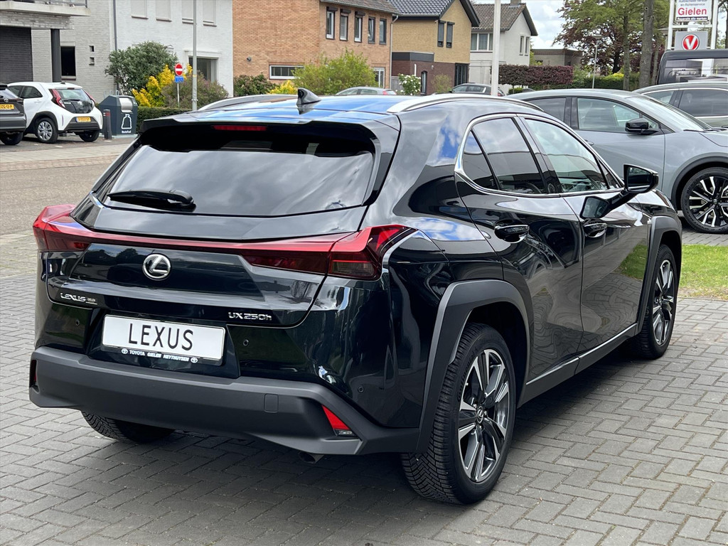 Lexus UX 250h Preference Line | Nieuwe multimedia, 18 inch, Dodehoekherkenning, Stoel + Stuurverwarming, Parkeersensoren 51258418-3.jpg | Autobedrijf Gielen