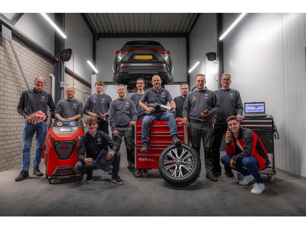 Lexus UX 250h Preference Line | Nieuwe multimedia, 18 inch, Dodehoekherkenning, Stoel + Stuurverwarming, Parkeersensoren 51258418-4.jpg | Autobedrijf Gielen