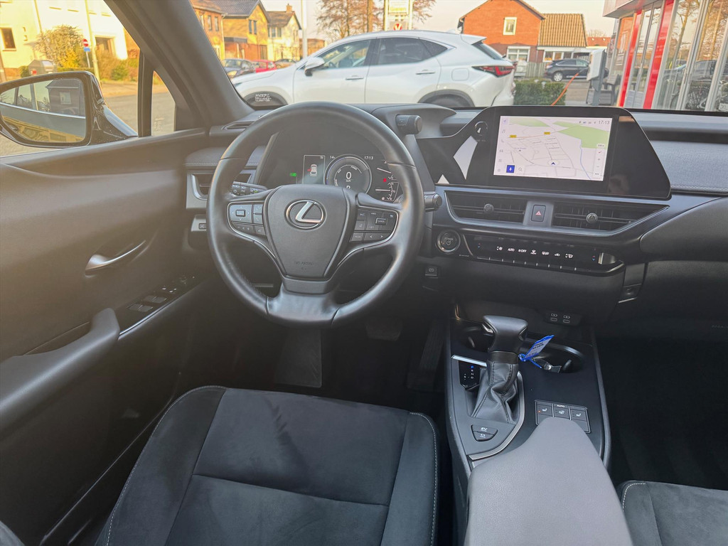Lexus UX 250h Preference Line | Nieuwe multimedia, 18 inch, Dodehoekherkenning, Stoel + Stuurverwarming, Parkeersensoren 51258418-4.jpg | Autobedrijf Gielen