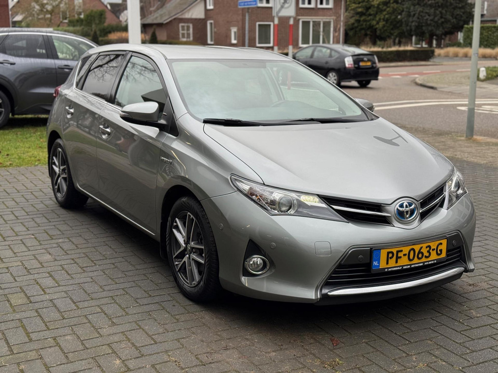 Toyota Auris 1.8 Hybrid Dynamic | Parkeersensoren, Cruise control, Parkeercamera, Bluetooth, Lichtmetalen velgen 51331752-4.jpg | Autobedrijf Gielen