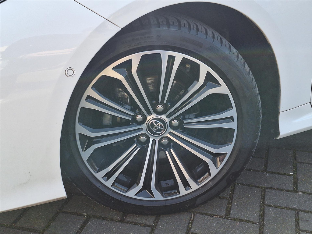 Toyota Corolla Sedan 1.8 Hybrid Style | Parkeersensoren, Navigatie, Keyless 51498699-4.jpg | Autobedrijf Gielen